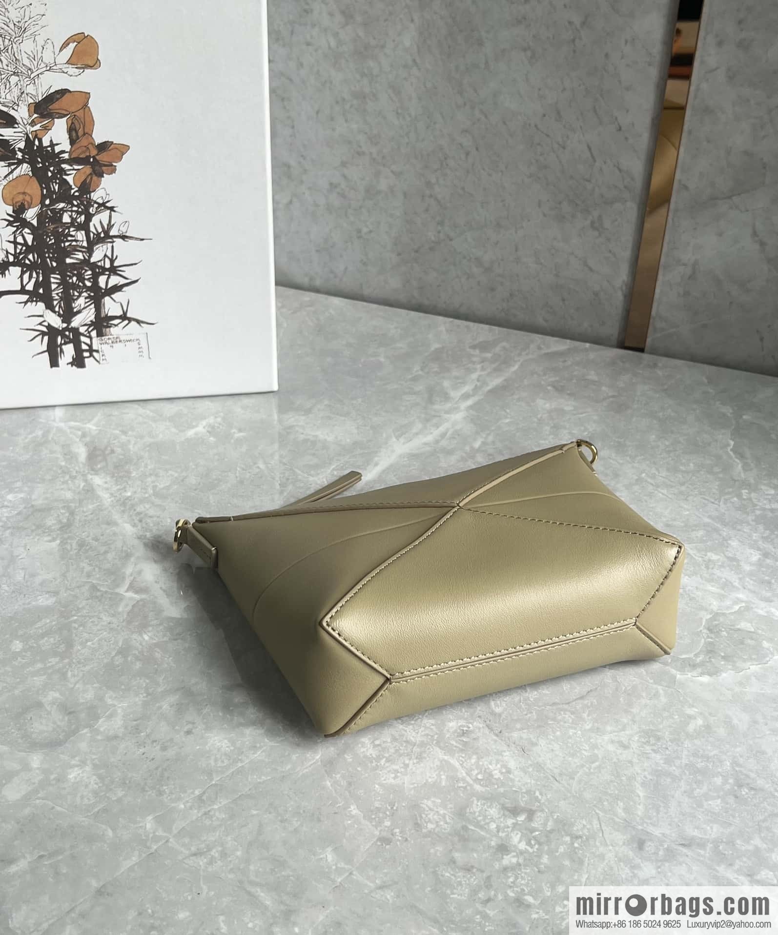 LOEWE 𝐩𝐮𝐳𝐳𝐥𝐞 𝐟𝐨𝐥𝐝 𝐩𝐨𝐮𝐜𝐡 Mahjong Bag 0696 Avocado Green