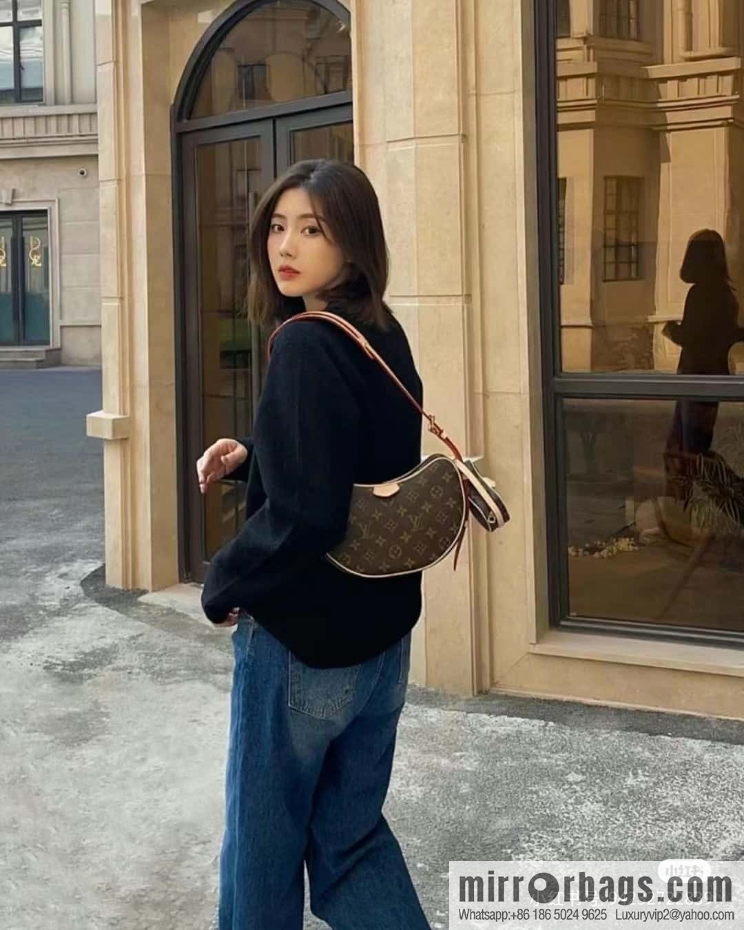 LV M46828 CROISSANT medium handbag