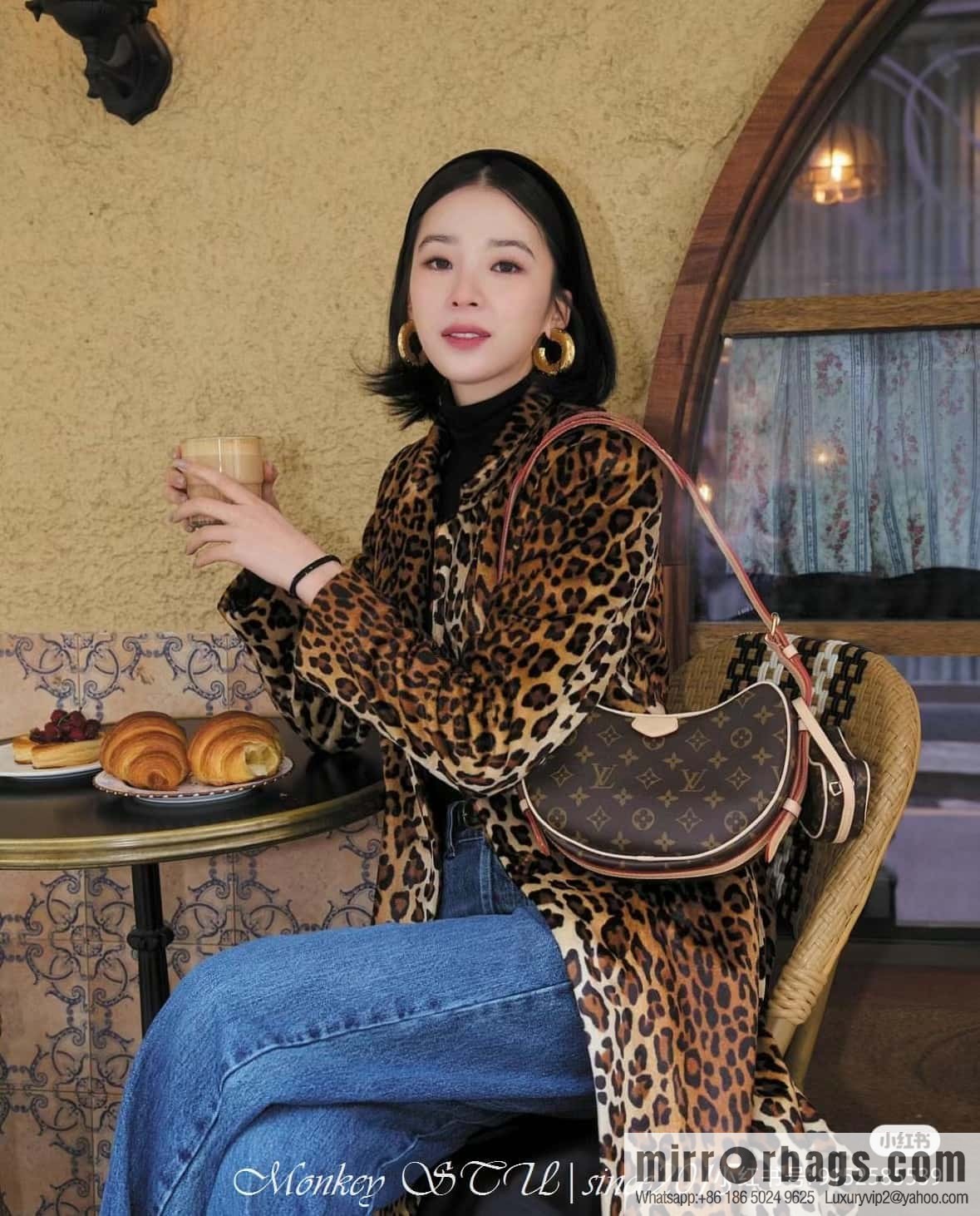 LV M46828 CROISSANT medium handbag