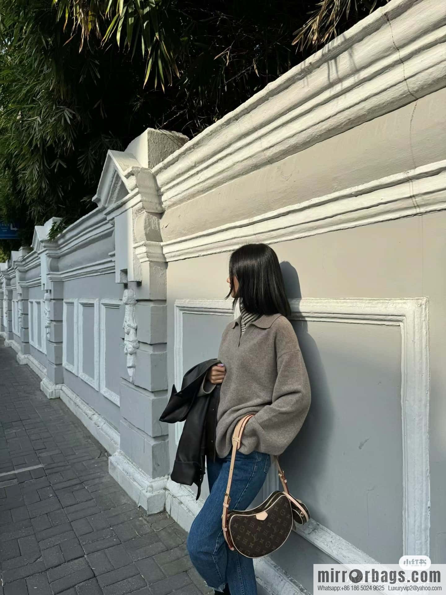 LV M46828 CROISSANT medium handbag
