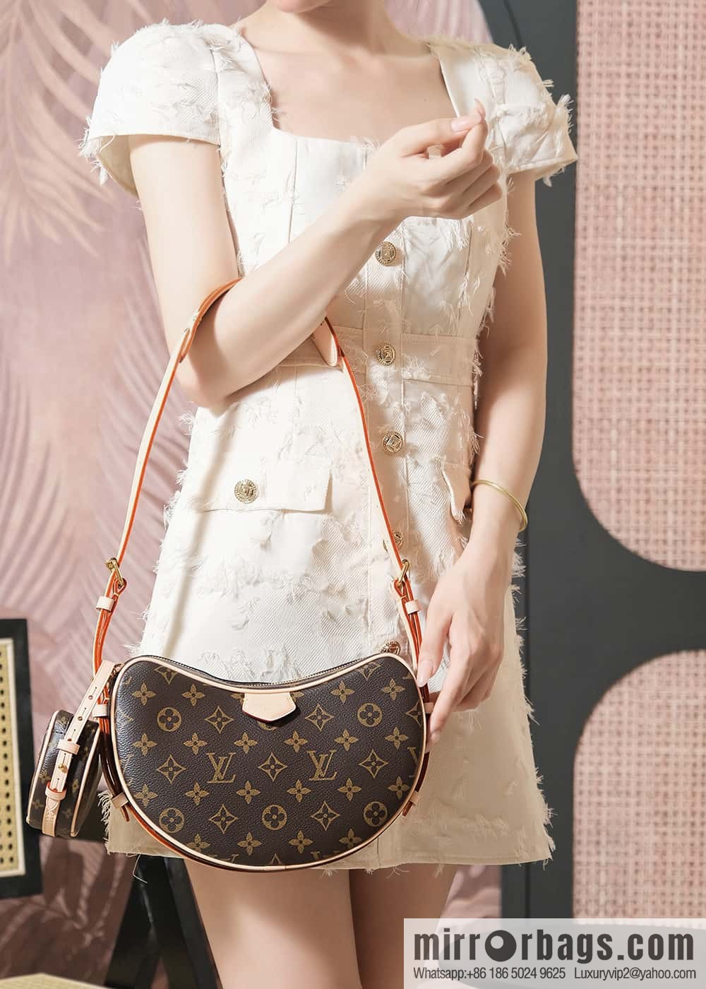 LV M46828 CROISSANT medium handbag