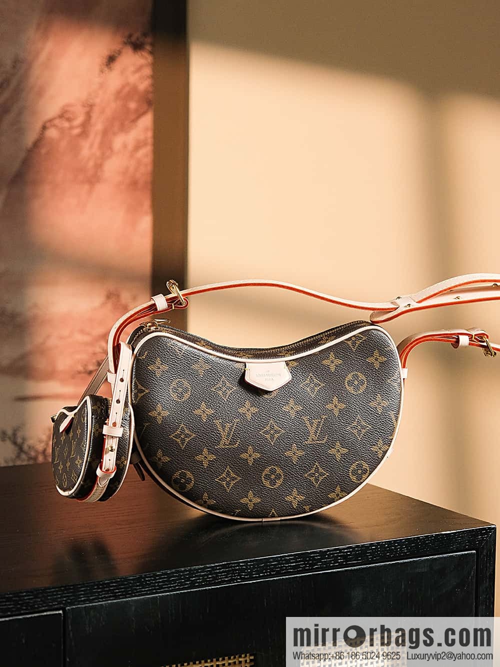 LV M46828 CROISSANT medium handbag