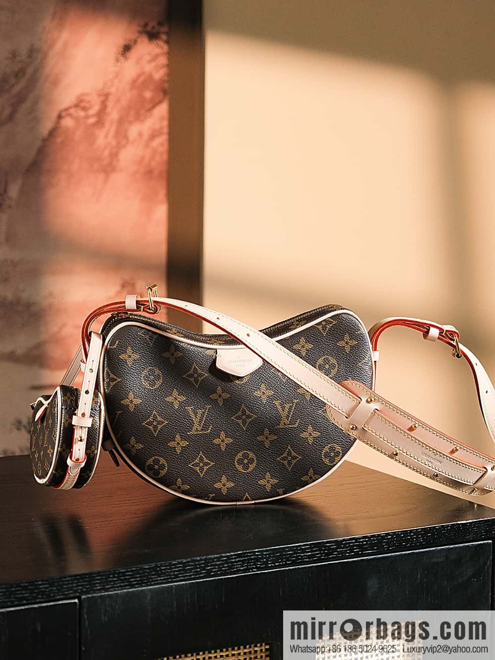 LV M46828 CROISSANT medium handbag