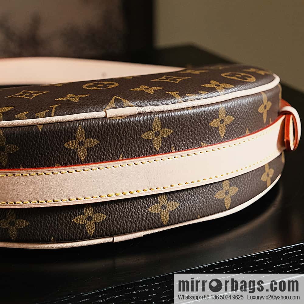 LV M46828 CROISSANT medium handbag