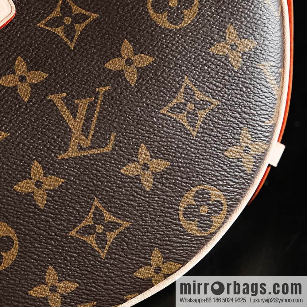 LV M46828 CROISSANT medium handbag