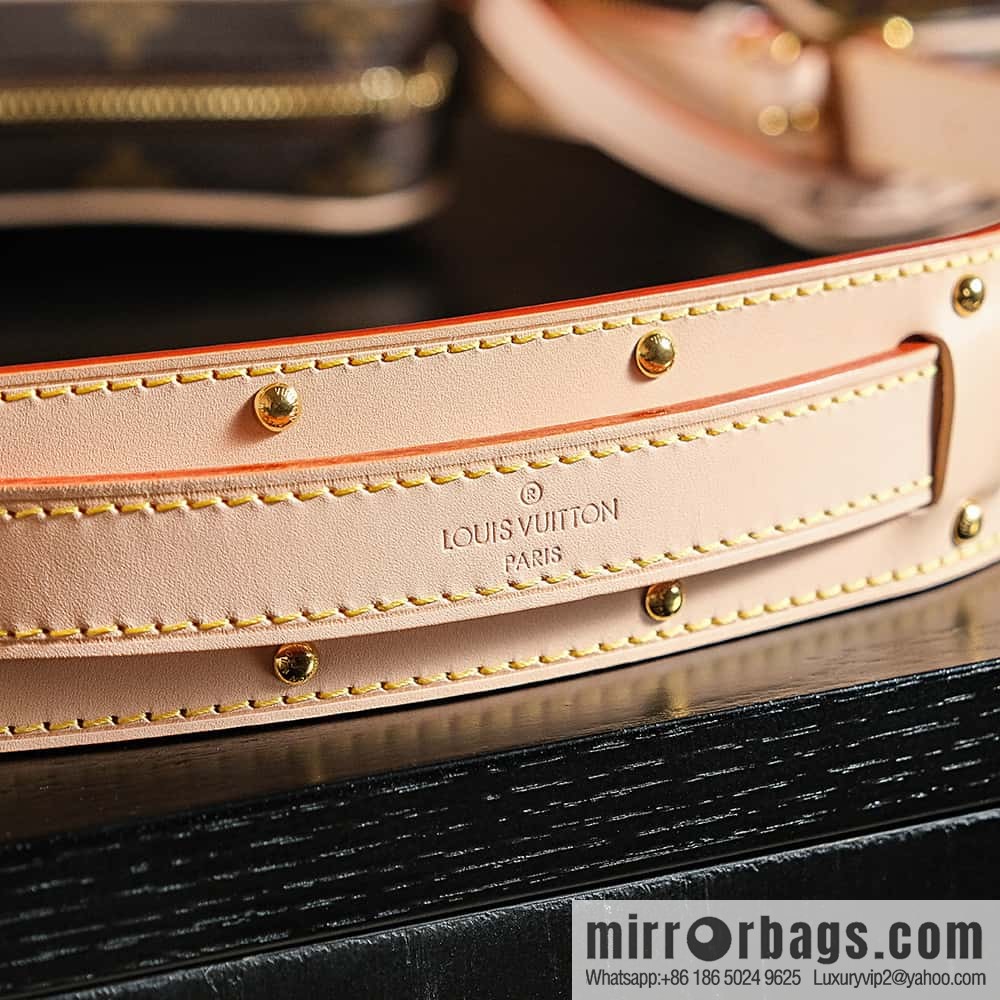 LV M46828 CROISSANT medium handbag