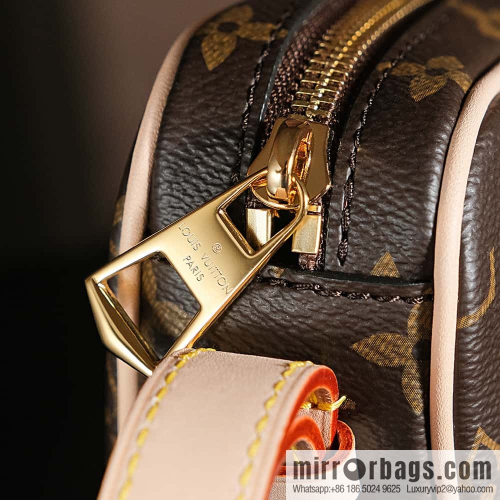 LV M46828 CROISSANT medium handbag