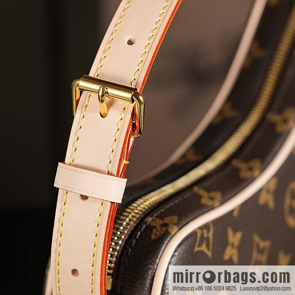 LV M46828 CROISSANT medium handbag