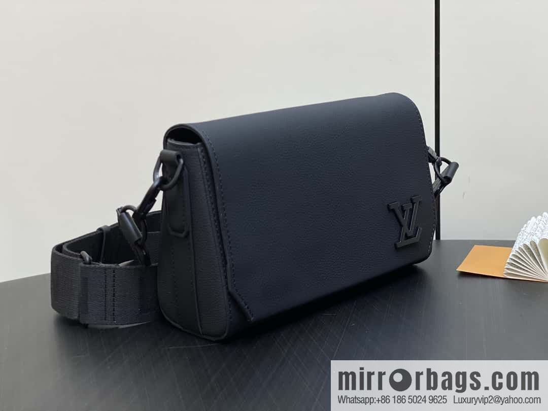 [Premium‑quality] M24769 black full leather men's bag messenger bag series Takeoff small Aer messenger bag M25125 M24769