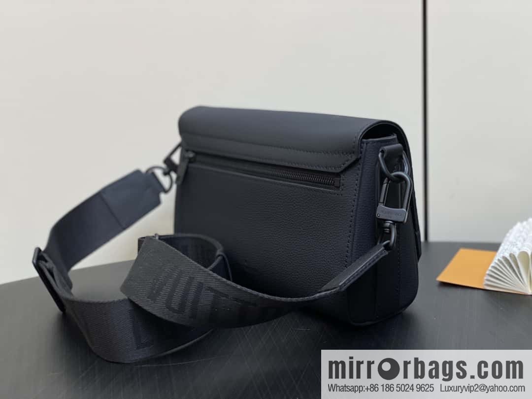 [Premium‑quality] M24769 black full leather men's bag messenger bag series Takeoff small Aer messenger bag M25125 M24769