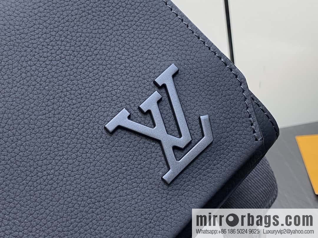 [Premium‑quality] M24769 black full leather men's bag messenger bag series Takeoff small Aer messenger bag M25125 M24769