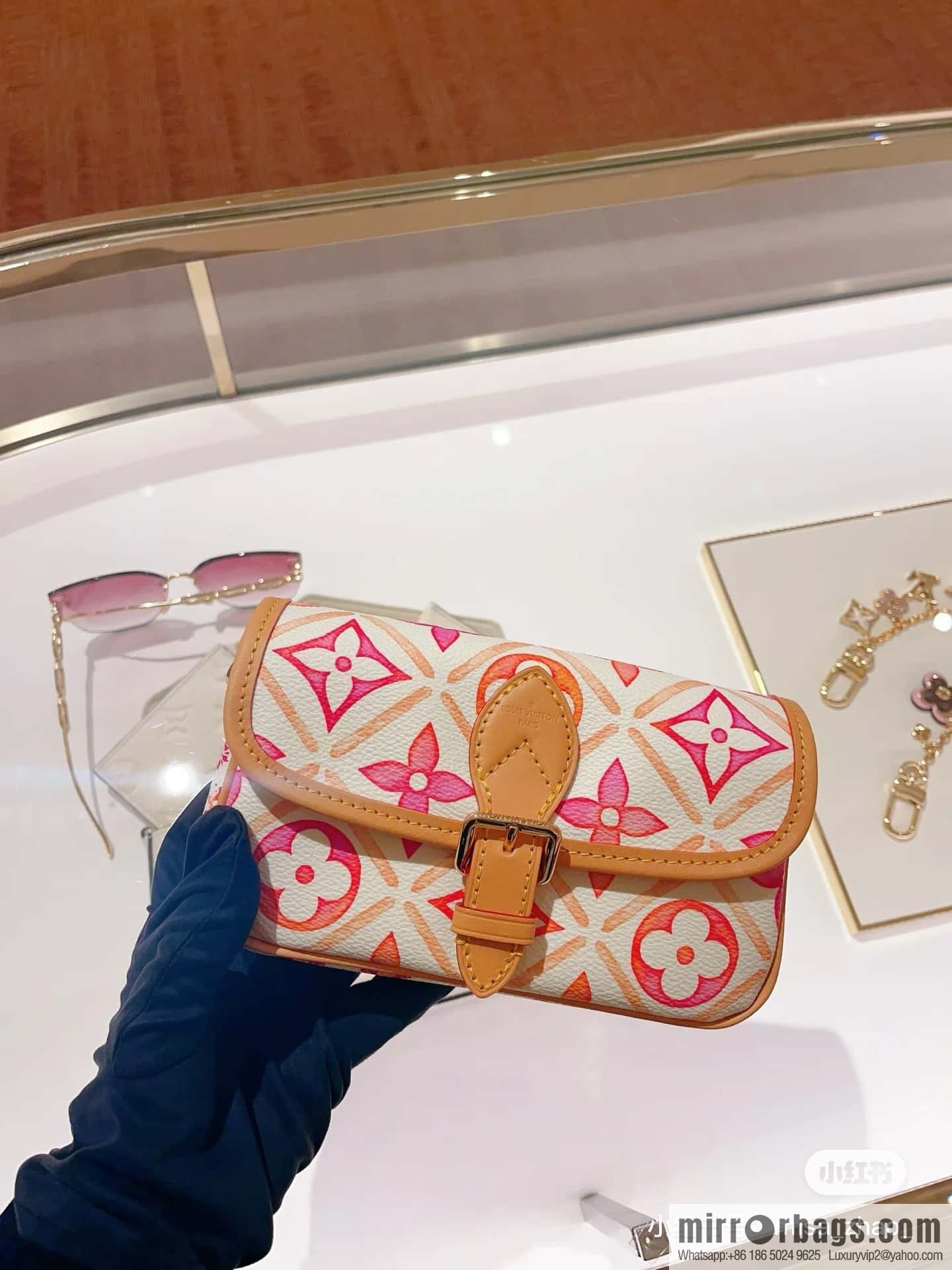 [Boutique‑grade] M83621 rose red printed mini baguette bag Nano Diane baguette handbag, rose red (2024 summer) By the Pool summer series