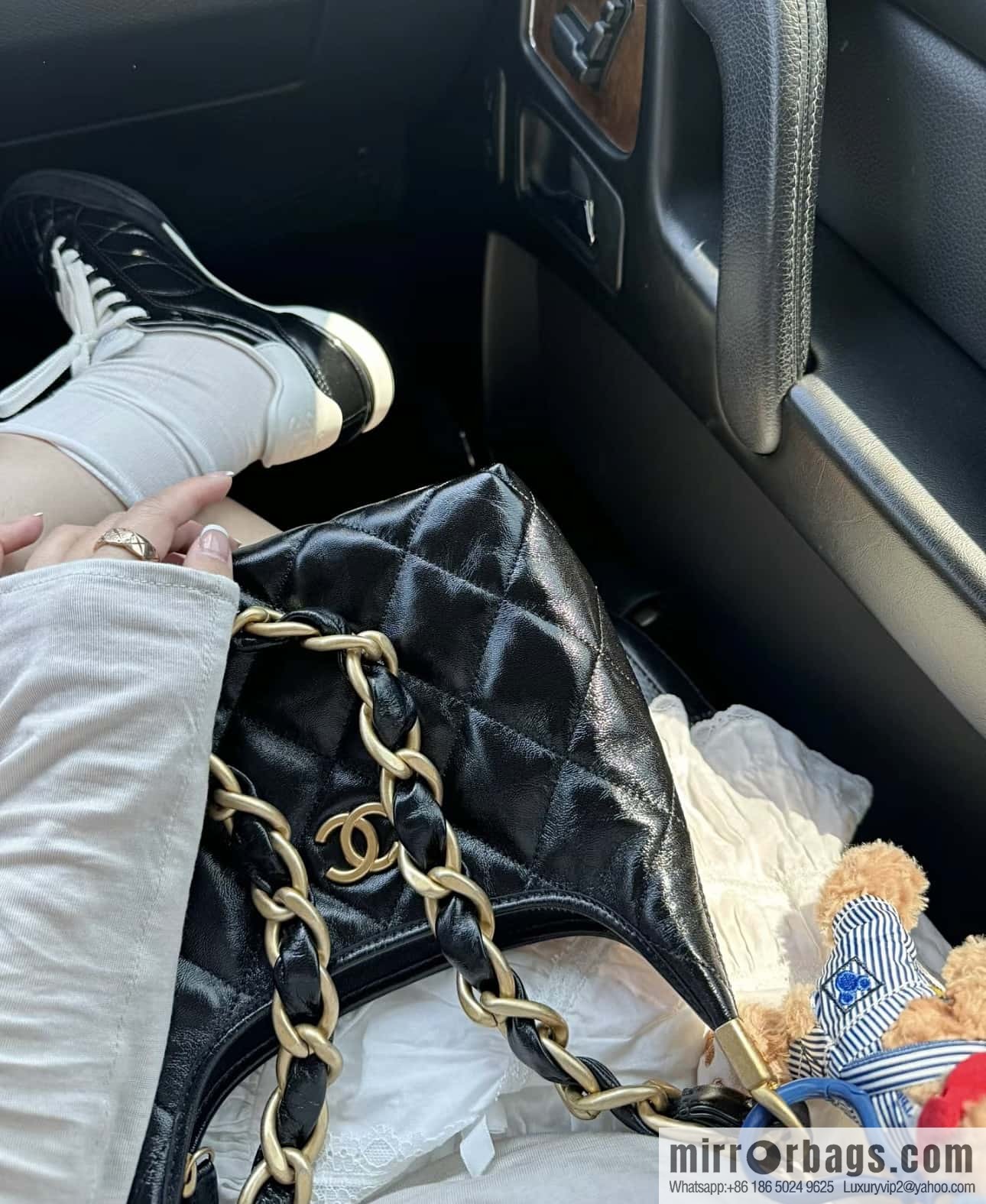 Chanel 24A hobo armpit bag AS4922