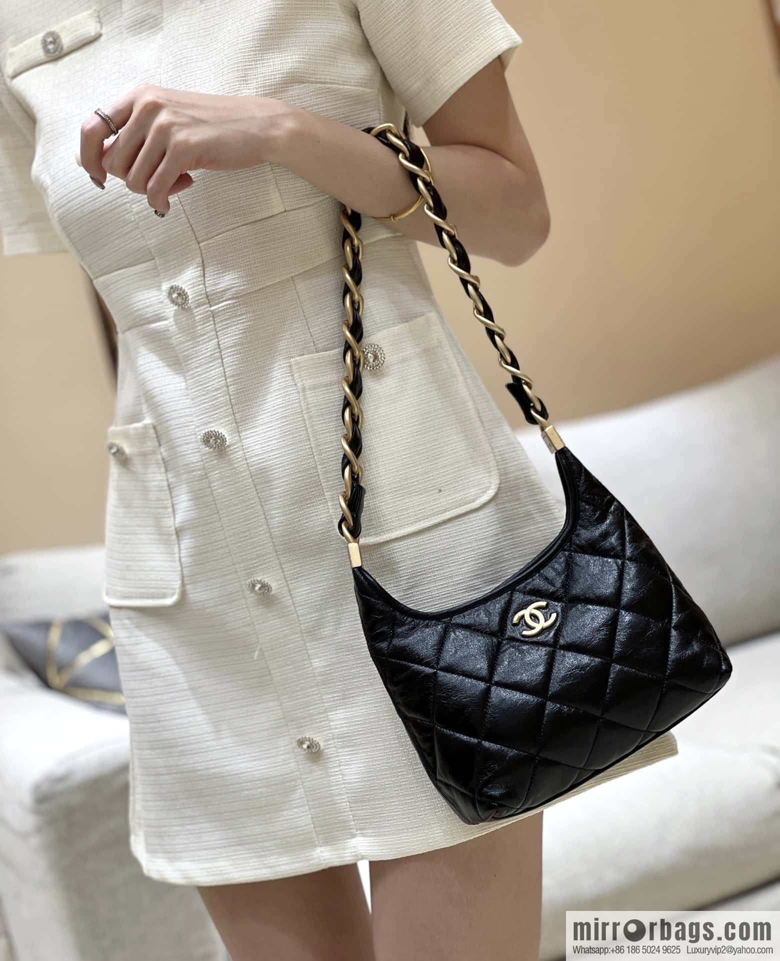 Chanel 24A hobo armpit bag AS4922