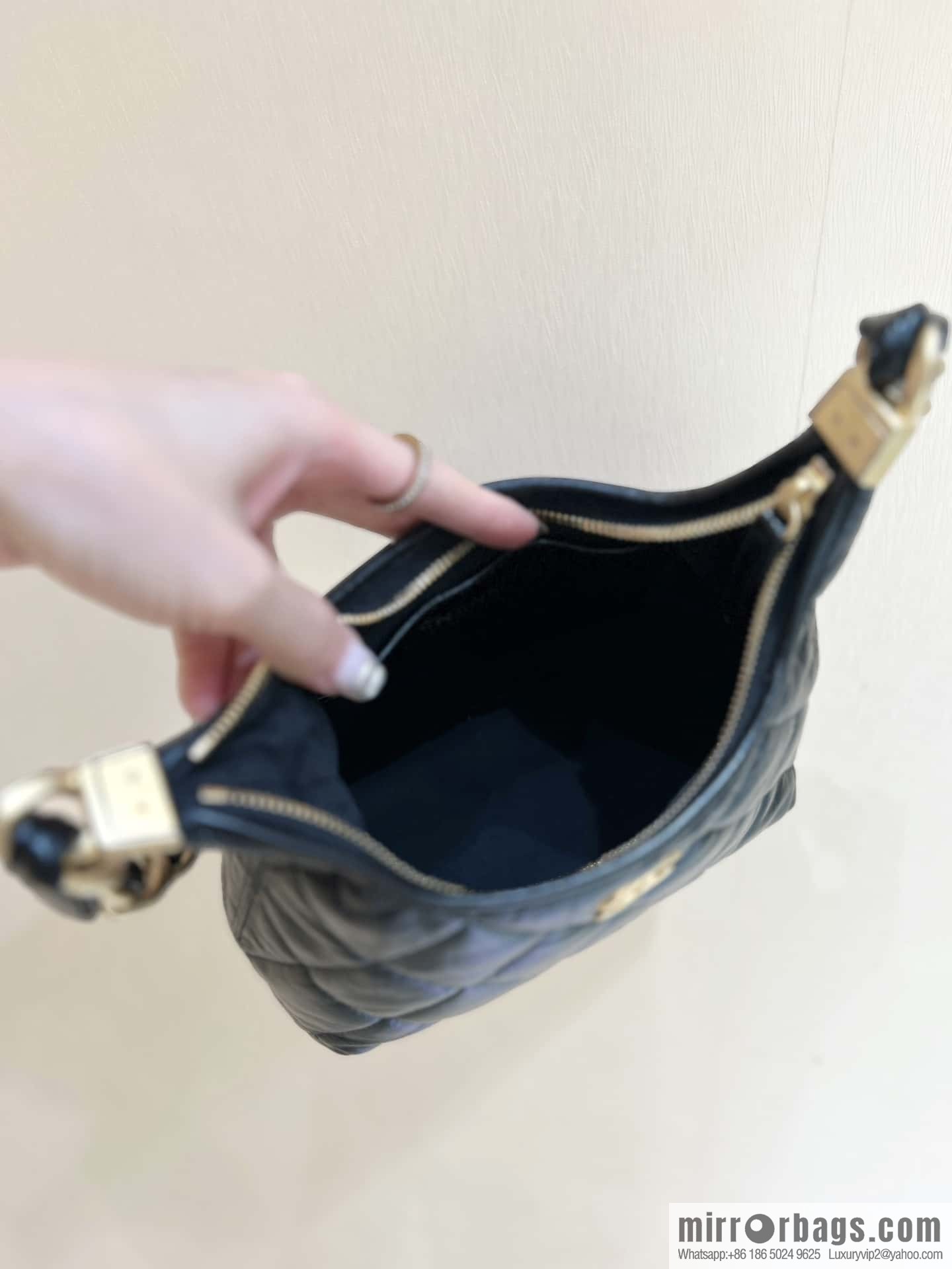 Chanel 24A hobo armpit bag AS4922