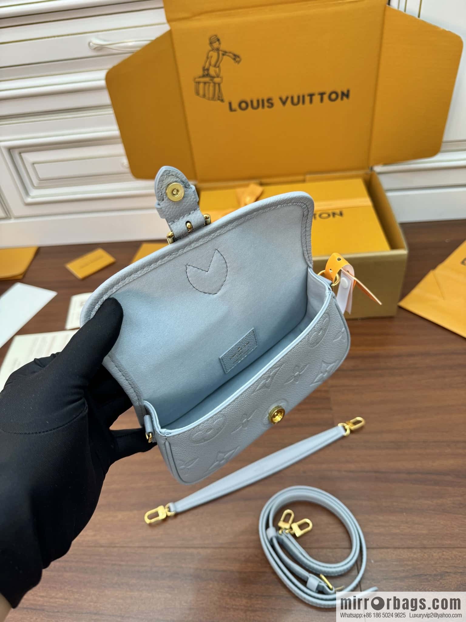 LV M83592 NANO DIANE handbag