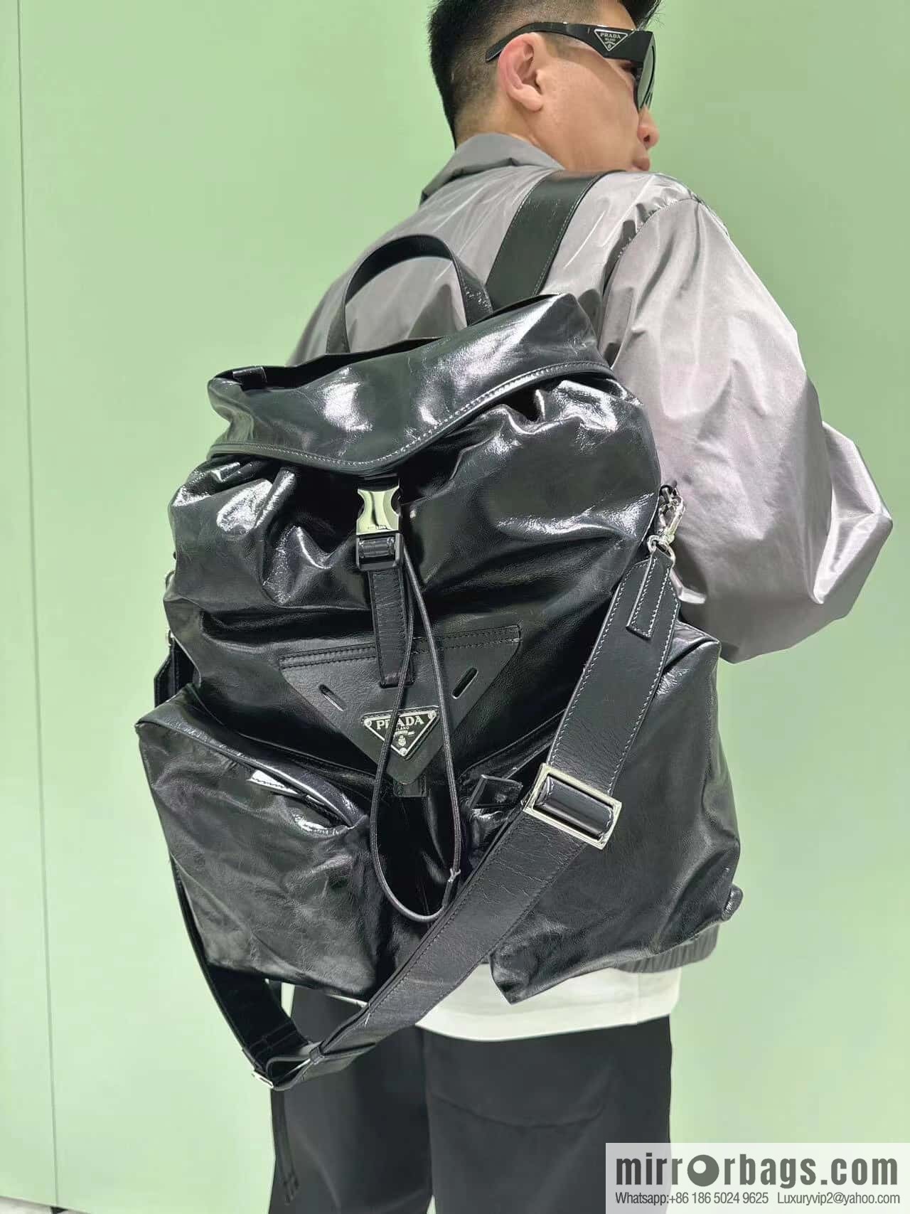 PRADA 🎉 new catwalk model 🎉 2VZ108 oil wax leather