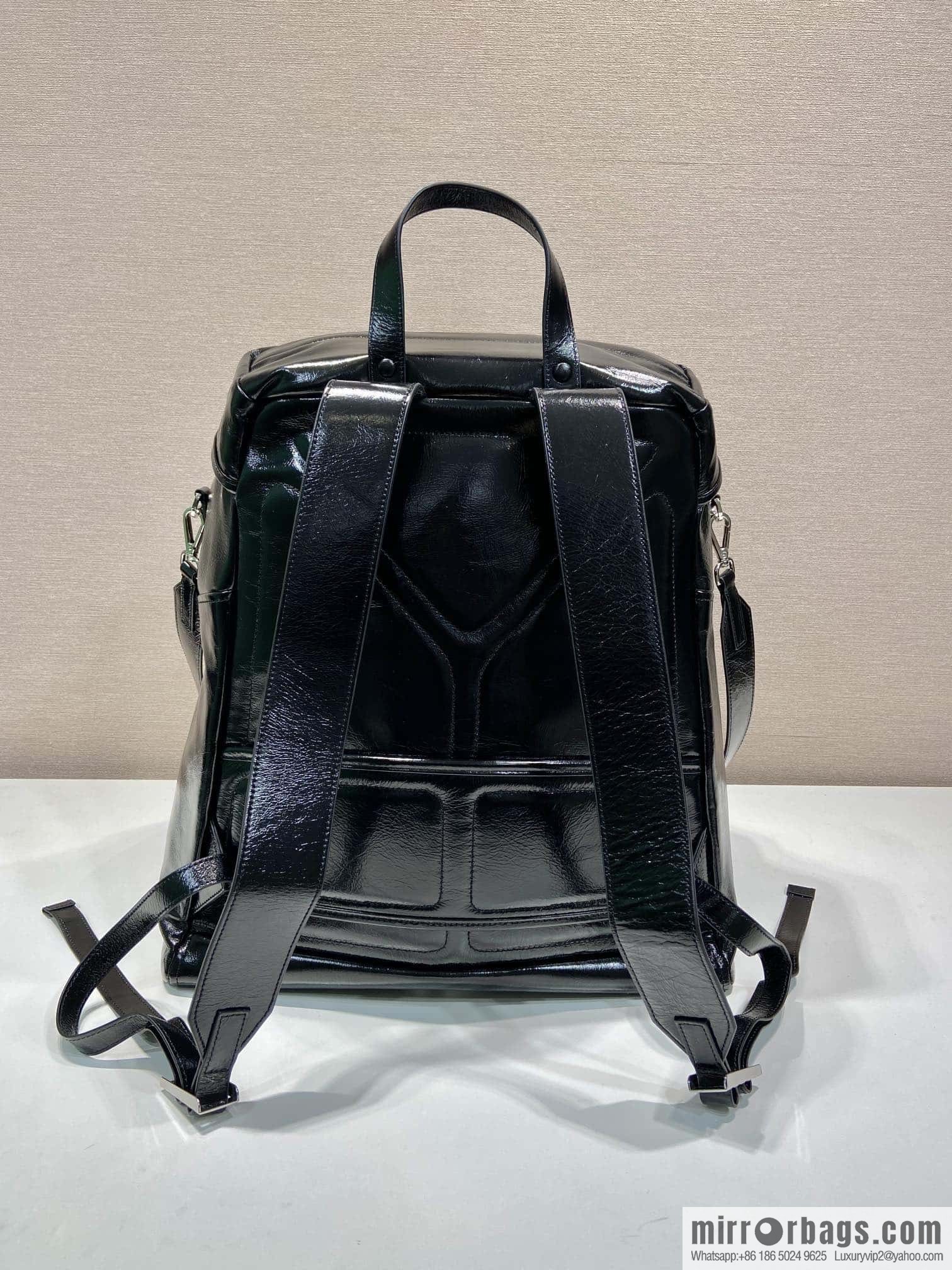 PRADA 🎉 new catwalk model 🎉 2VZ108 oil wax leather