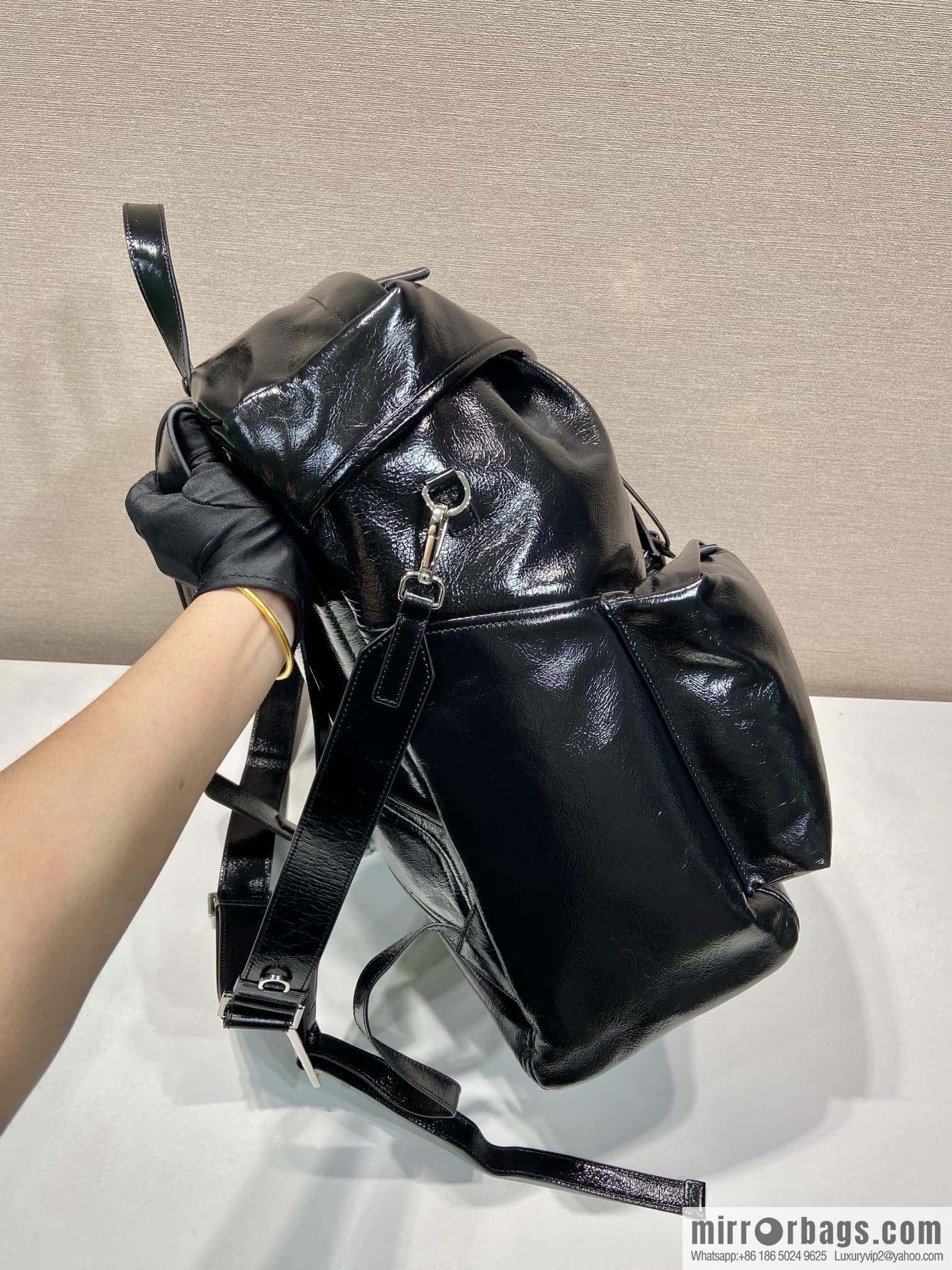 PRADA 🎉 new catwalk model 🎉 2VZ108 oil wax leather