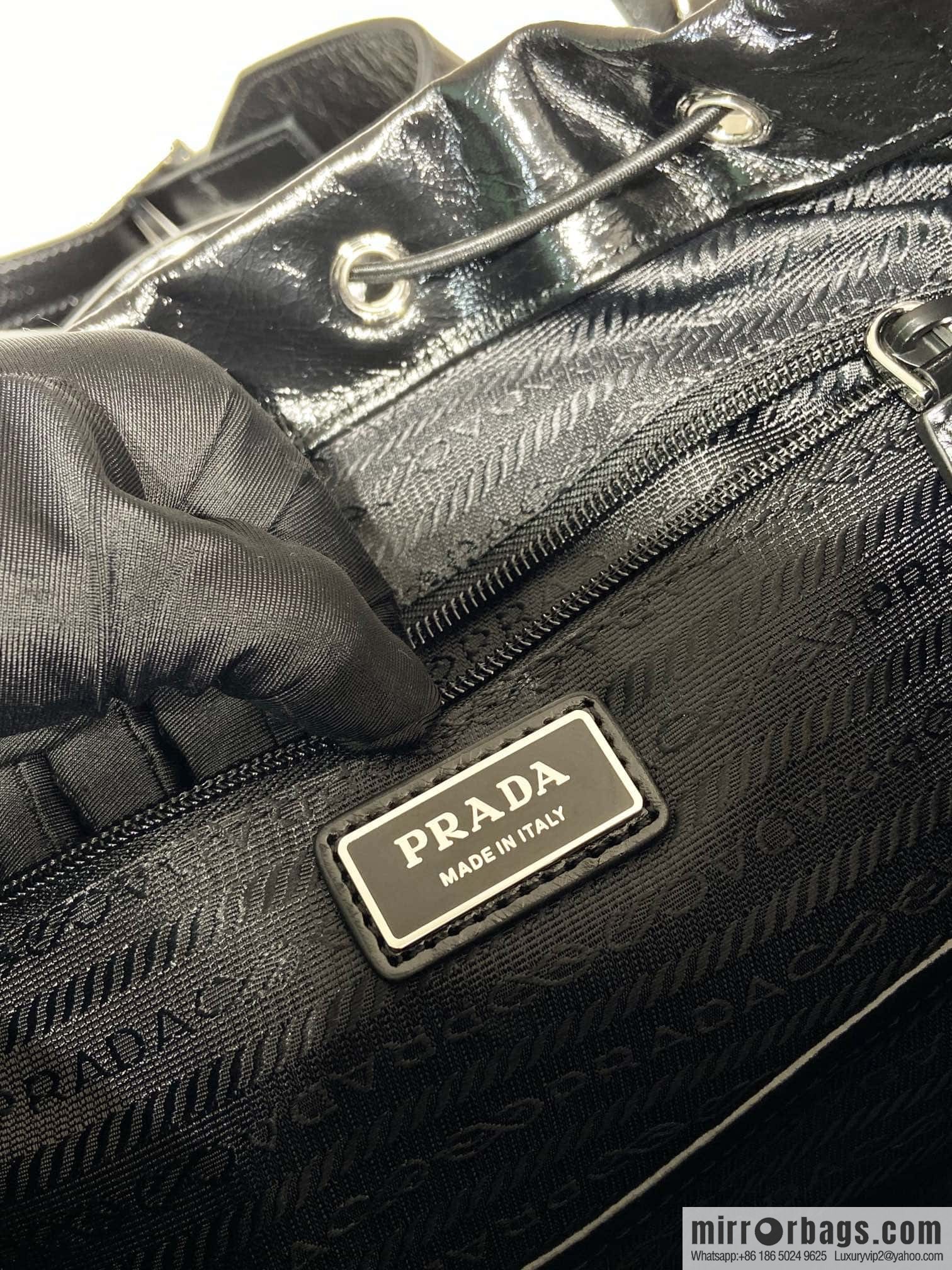 PRADA 🎉 new catwalk model 🎉 2VZ108 oil wax leather