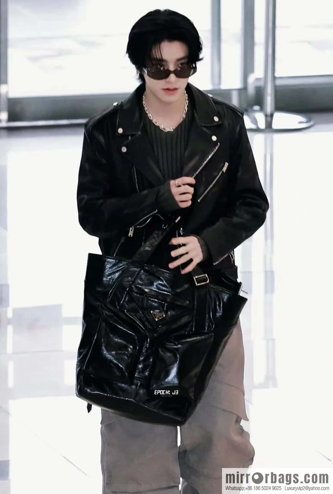 PRADA 🎉 new tote bag 🎉 2VG120 oil wax leather