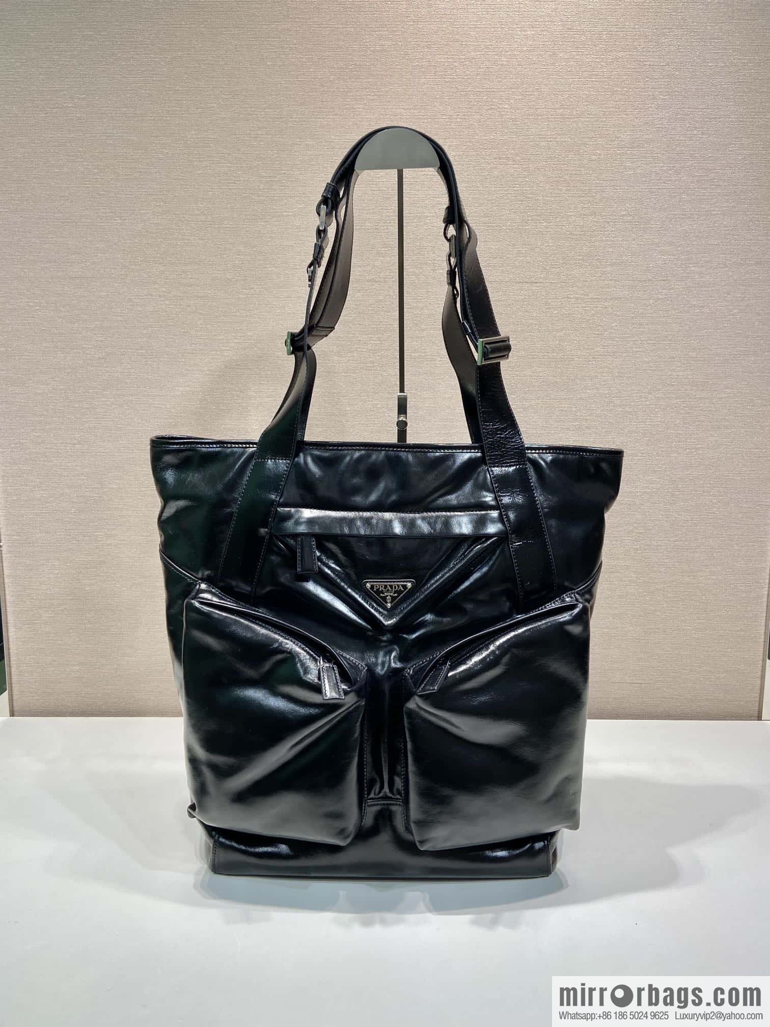 PRADA 🎉 new tote bag 🎉 2VG120 oil wax leather