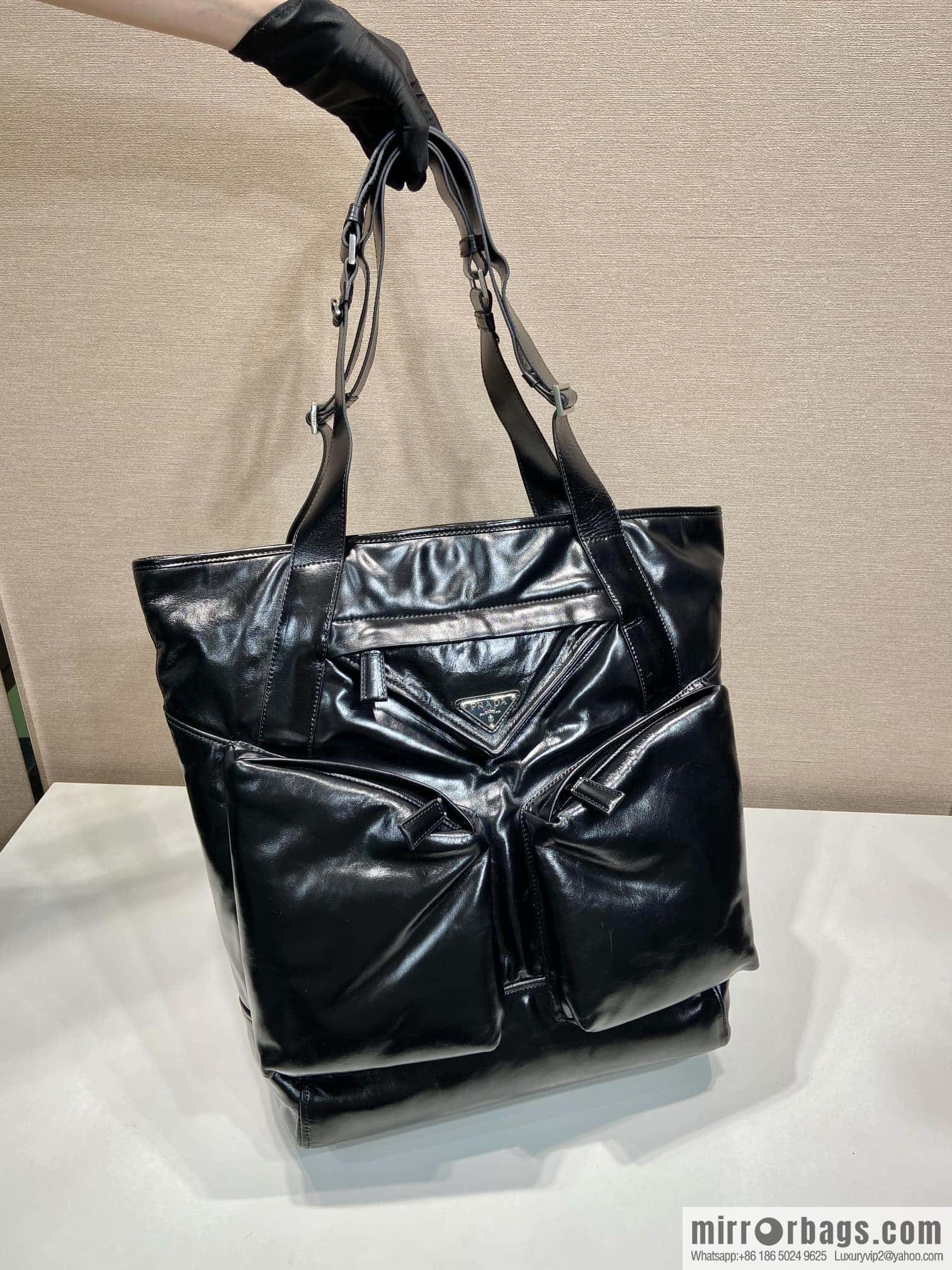 PRADA 🎉 new tote bag 🎉 2VG120 oil wax leather