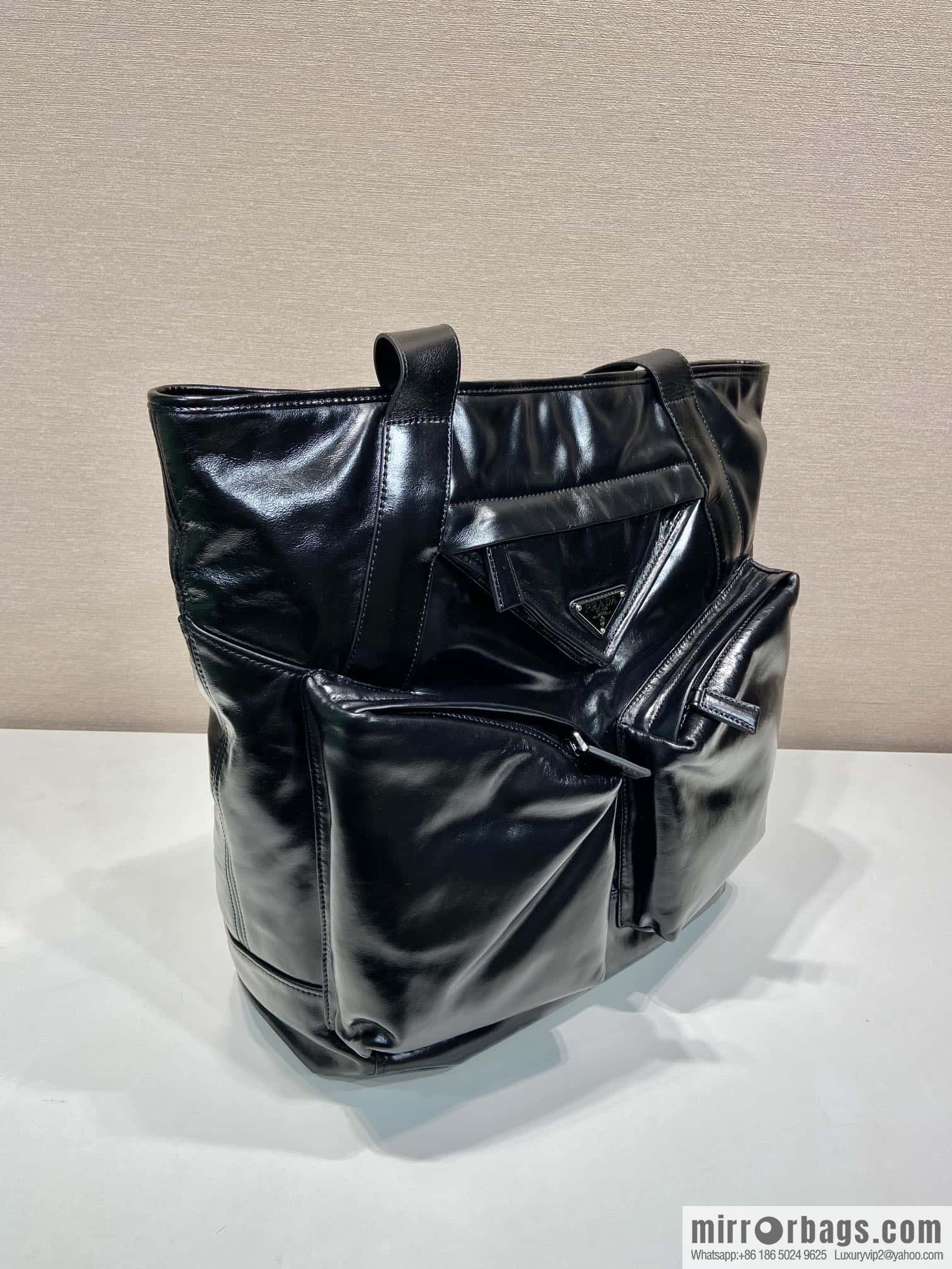PRADA 🎉 new tote bag 🎉 2VG120 oil wax leather