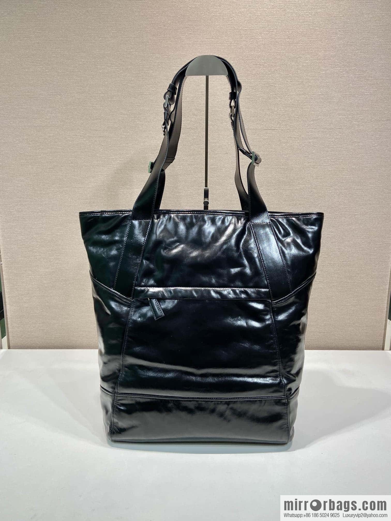 PRADA 🎉 new tote bag 🎉 2VG120 oil wax leather