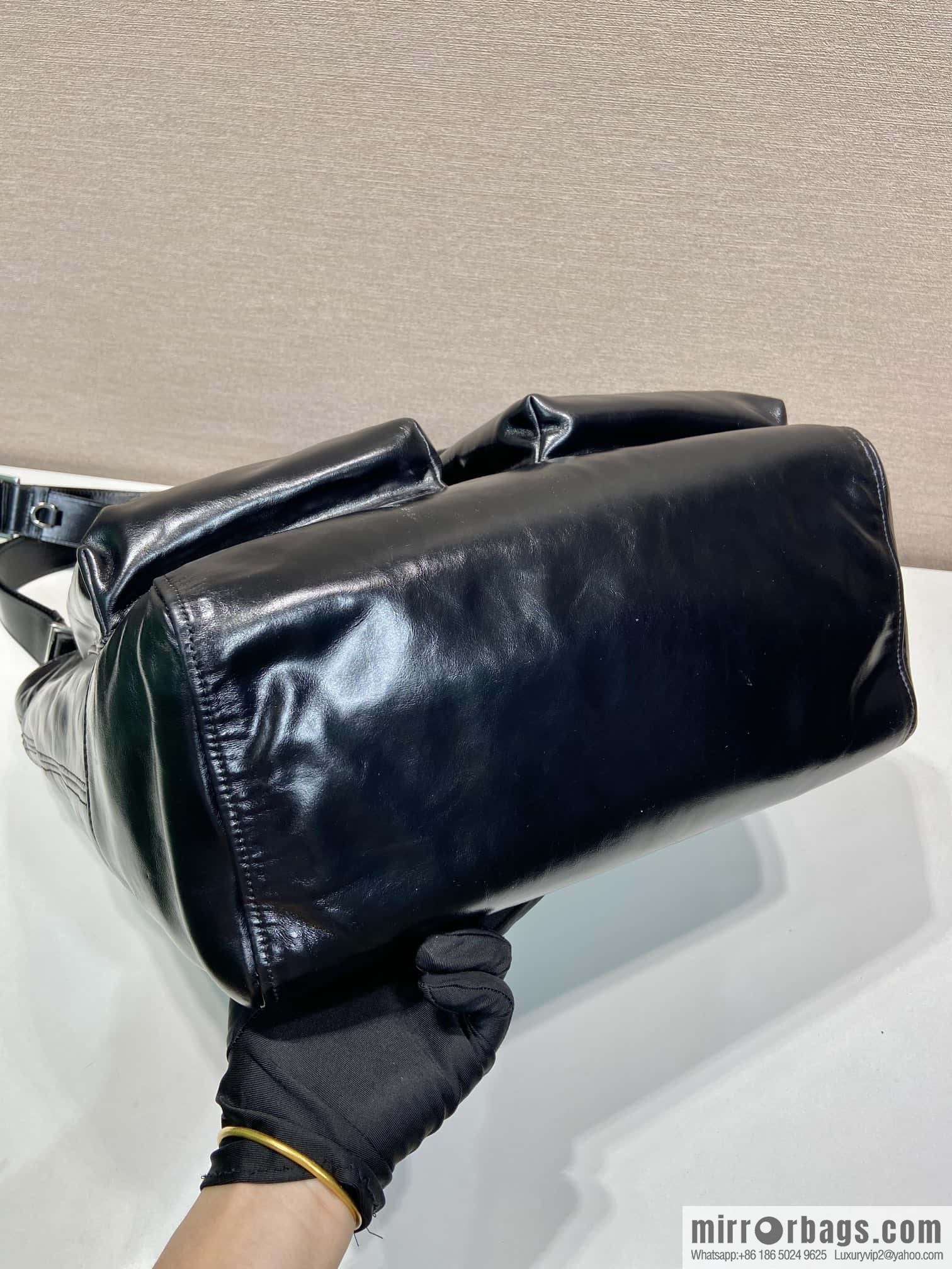 PRADA 🎉 new tote bag 🎉 2VG120 oil wax leather