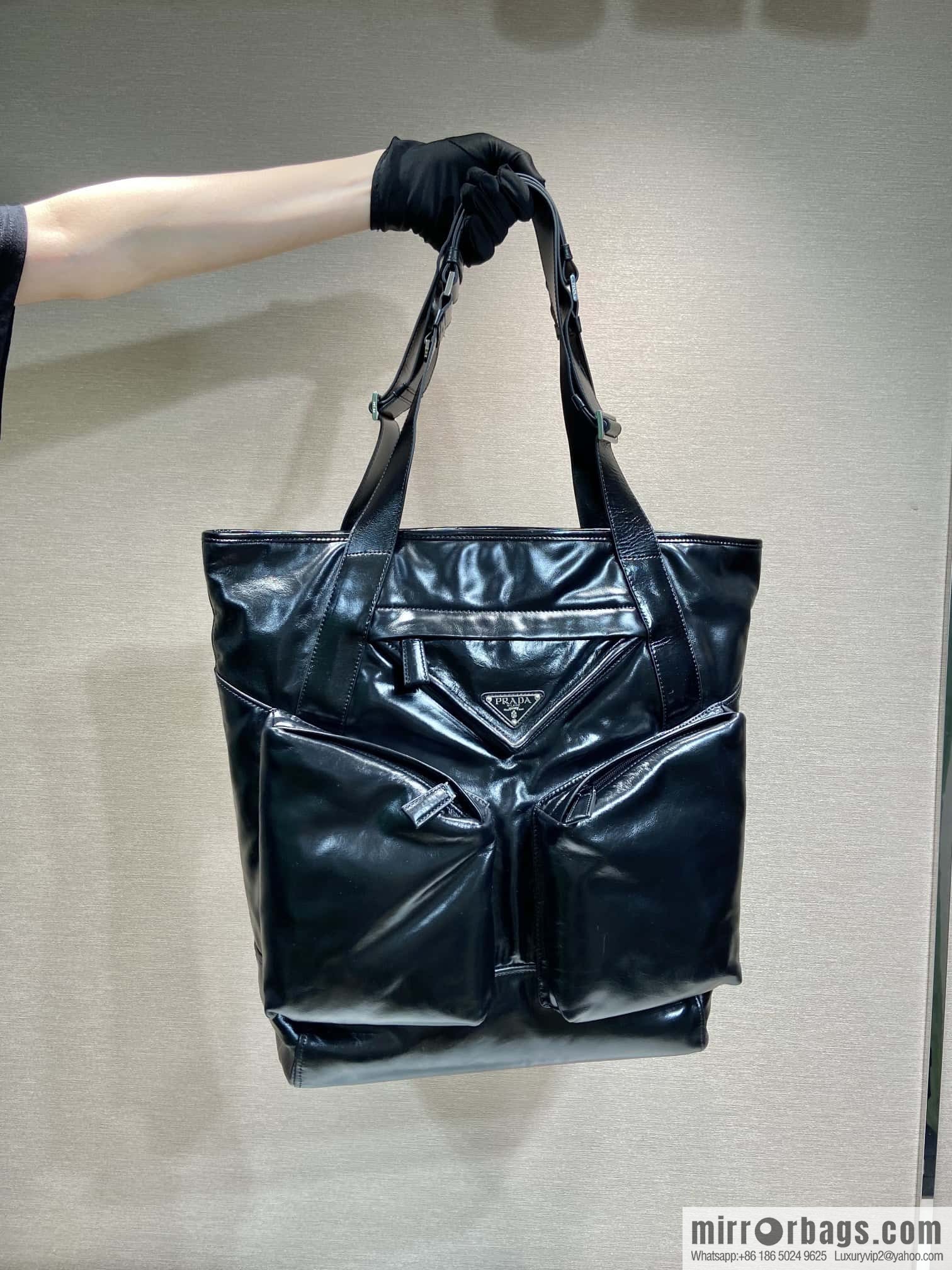 PRADA 🎉 new tote bag 🎉 2VG120 oil wax leather