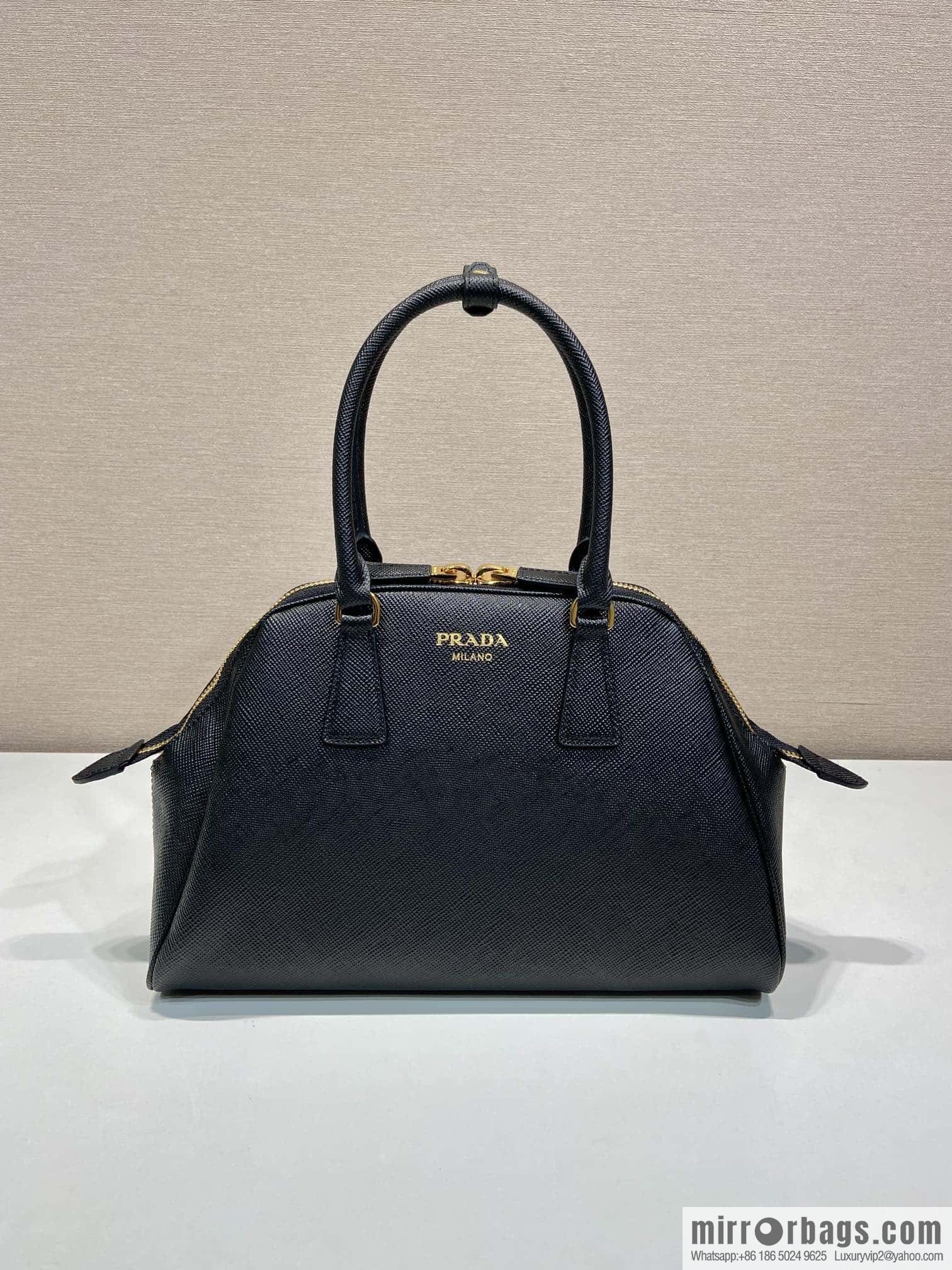 PRADA 🎉 new shell bag 🎉 1BG537