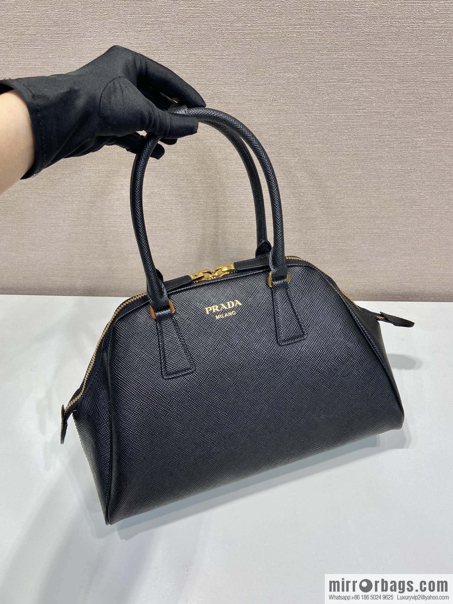 PRADA 🎉 new shell bag 🎉 1BG537