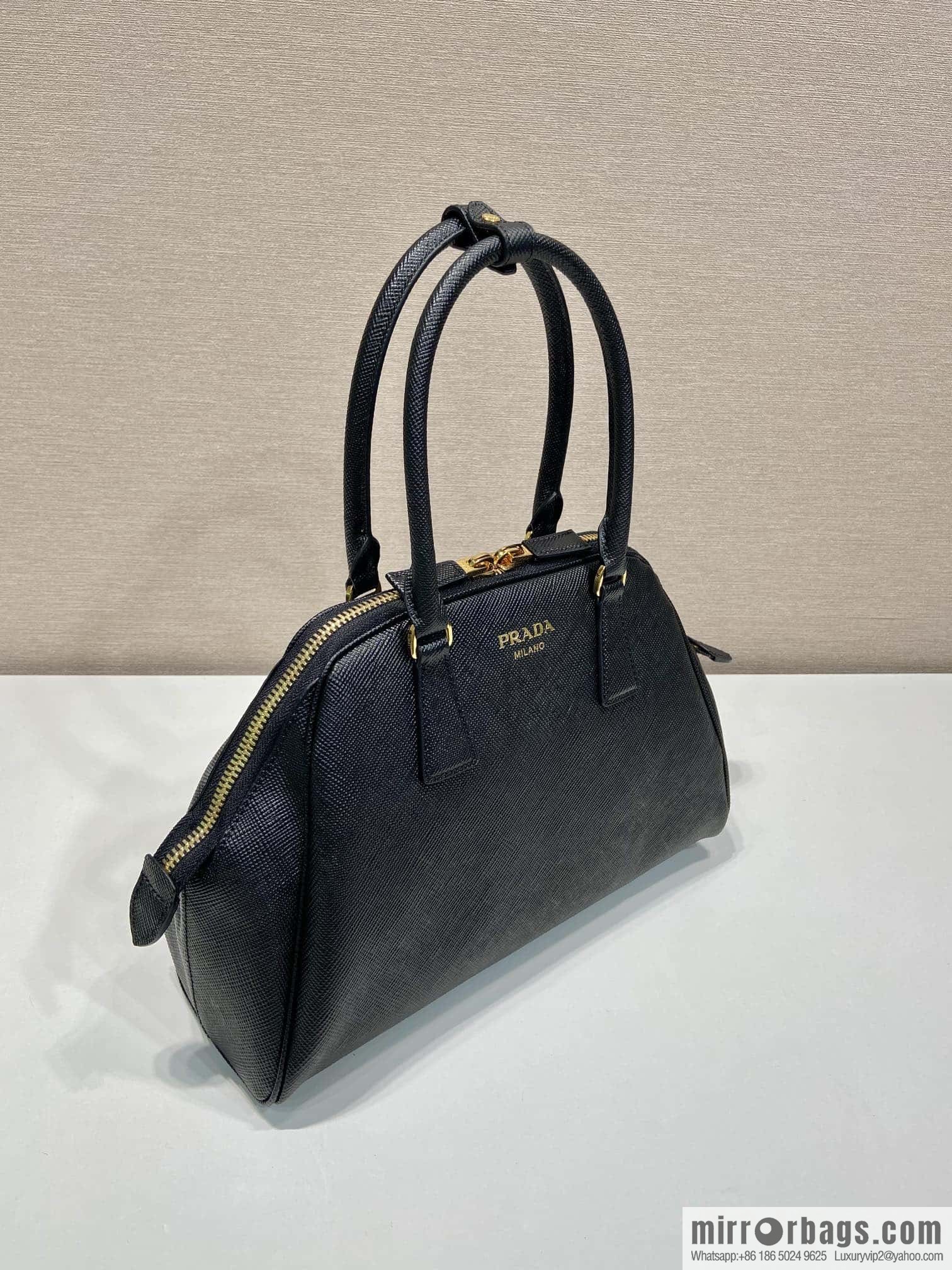 PRADA 🎉 new shell bag 🎉 1BG537