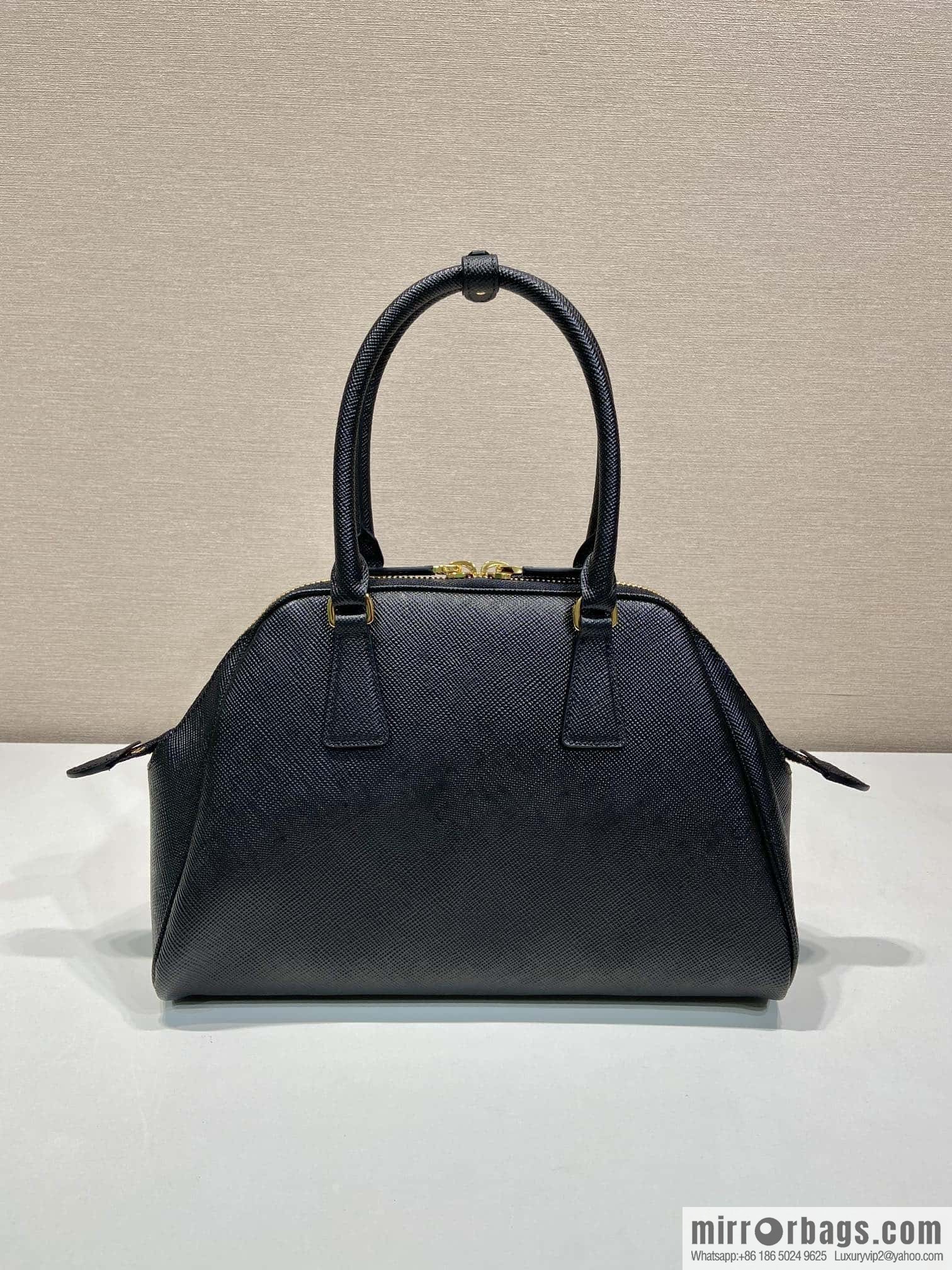 PRADA 🎉 new shell bag 🎉 1BG537