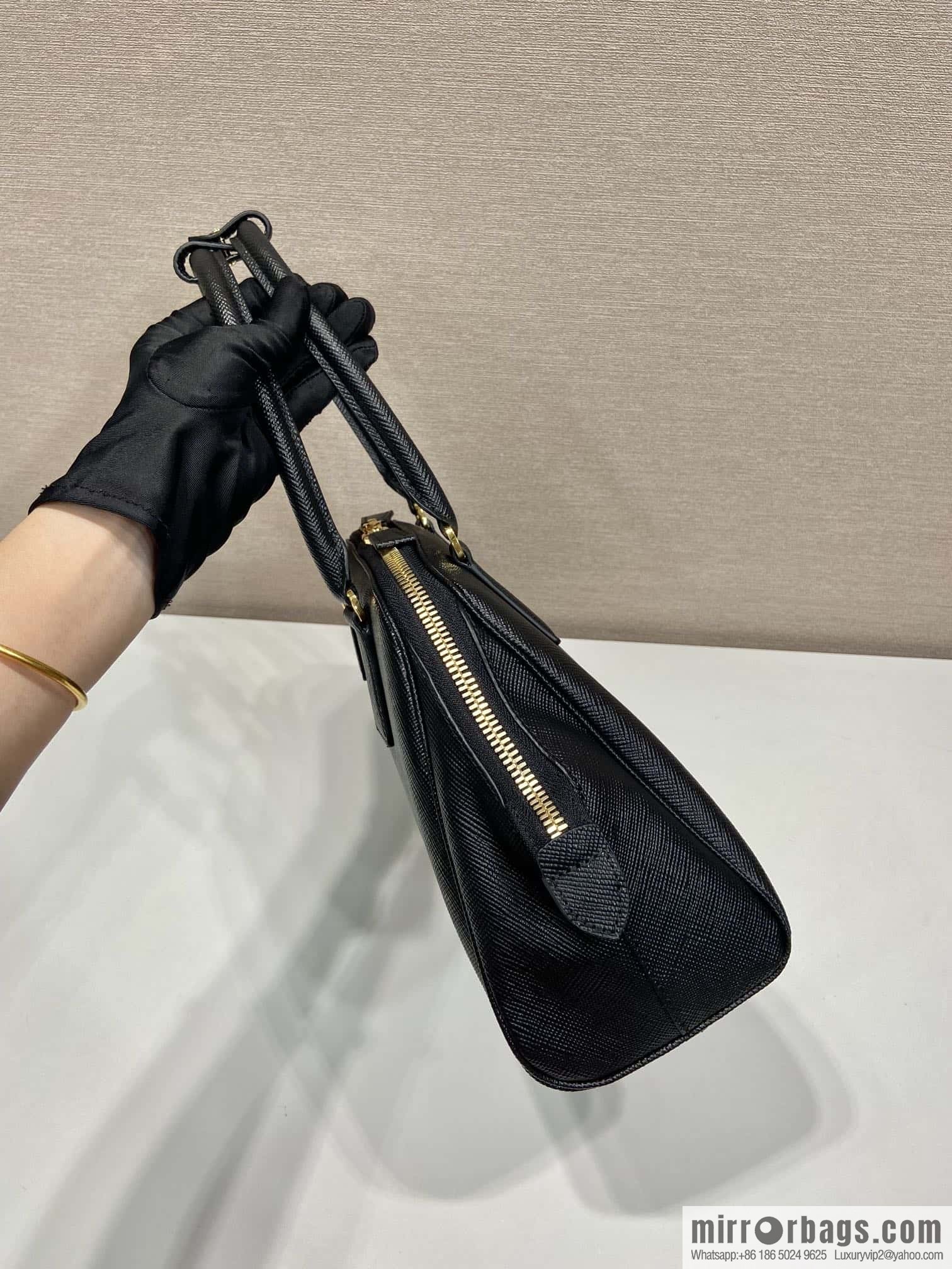 PRADA 🎉 new shell bag 🎉 1BG537