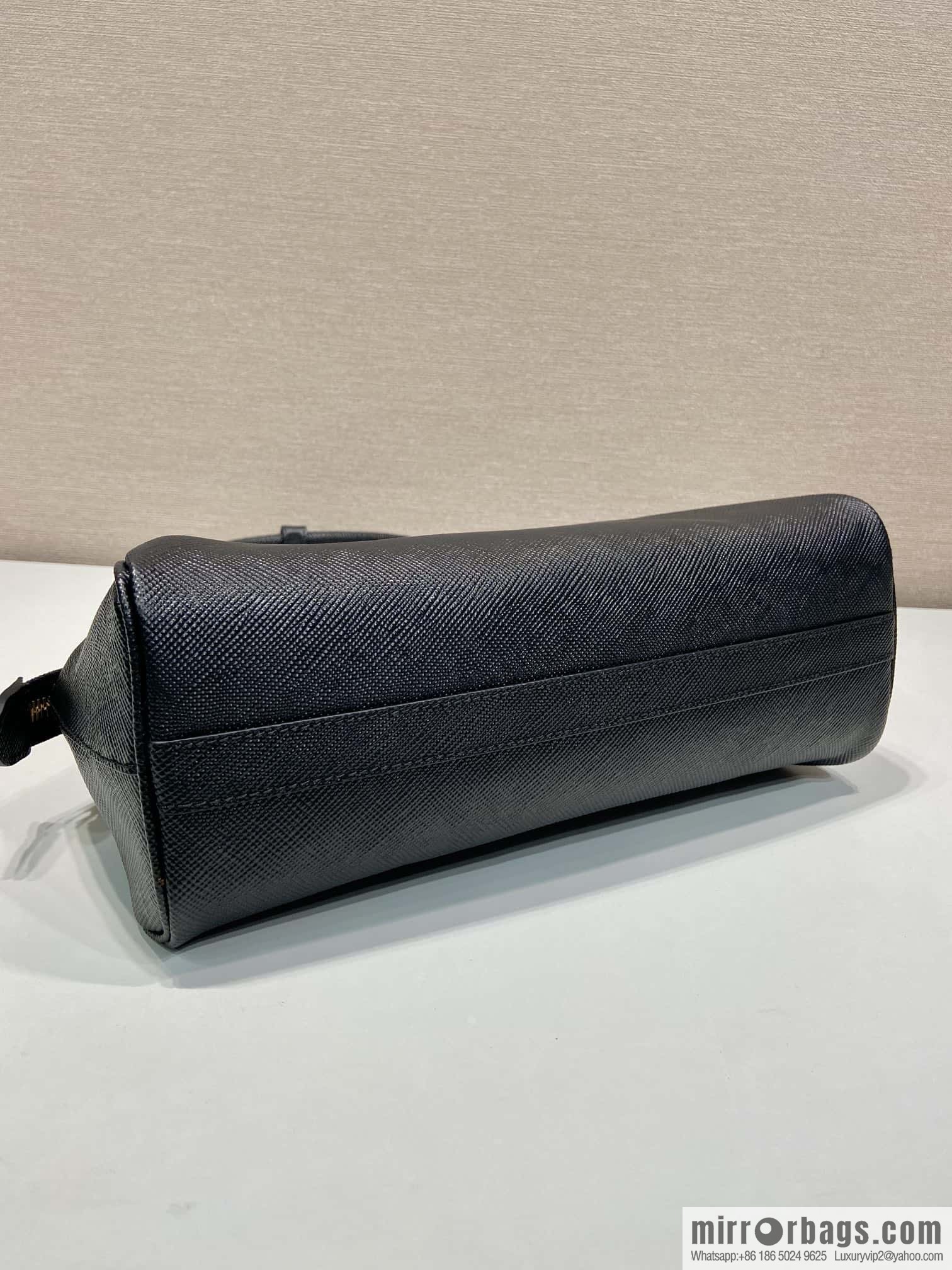 PRADA 🎉 new shell bag 🎉 1BG537