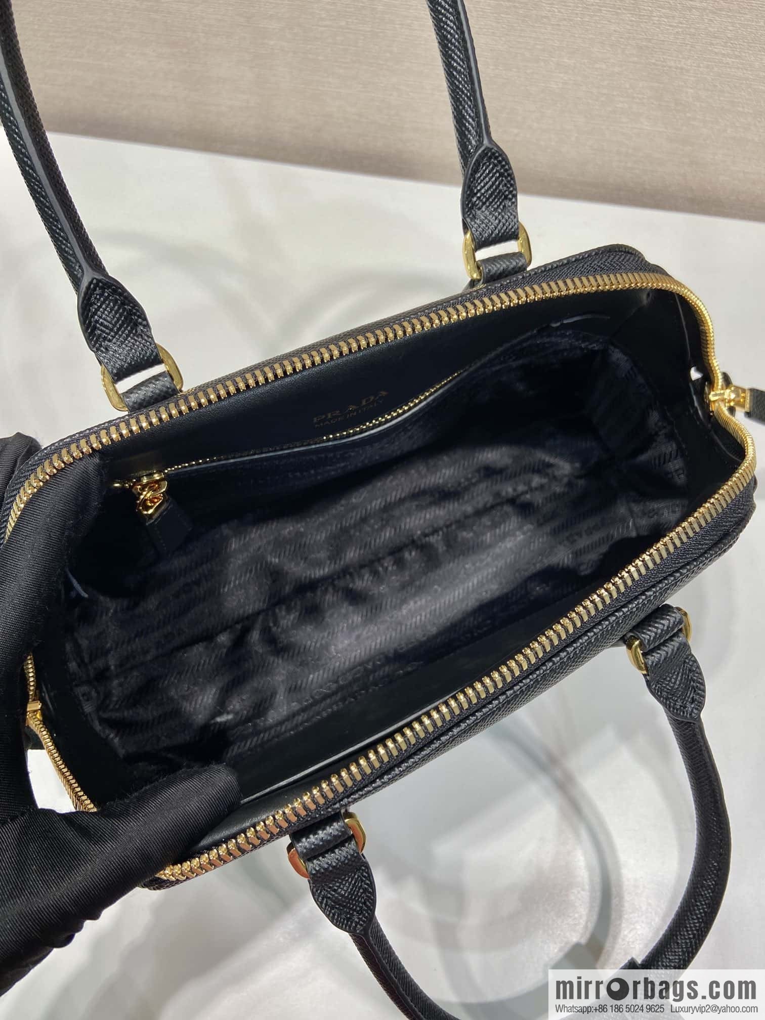 PRADA 🎉 new shell bag 🎉 1BG537
