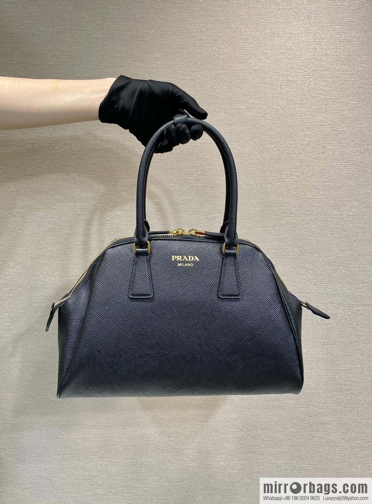 PRADA 🎉 new shell bag 🎉 1BG537