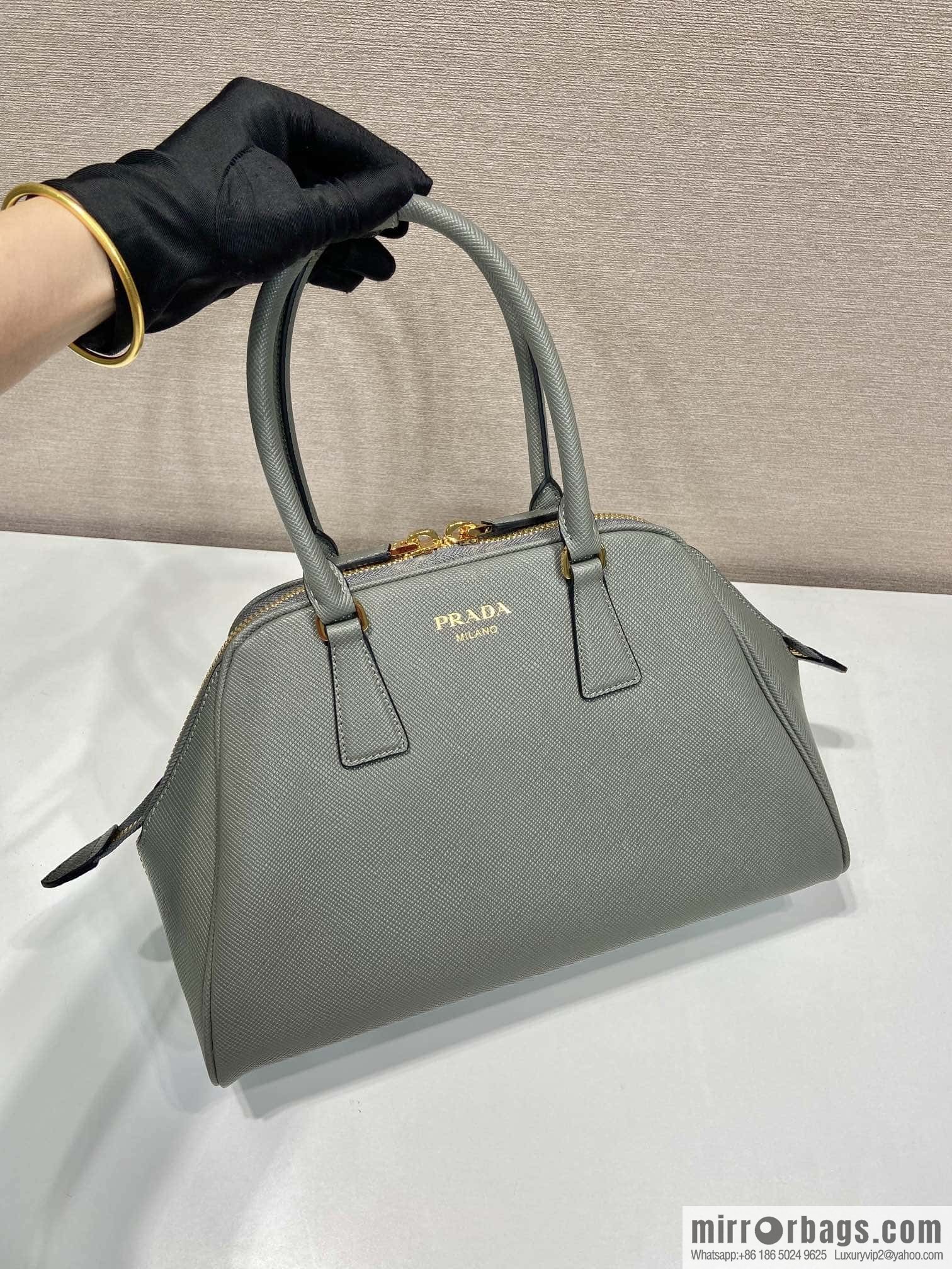 PRADA 🎉 new shell bag 🎉 1BG537 grey