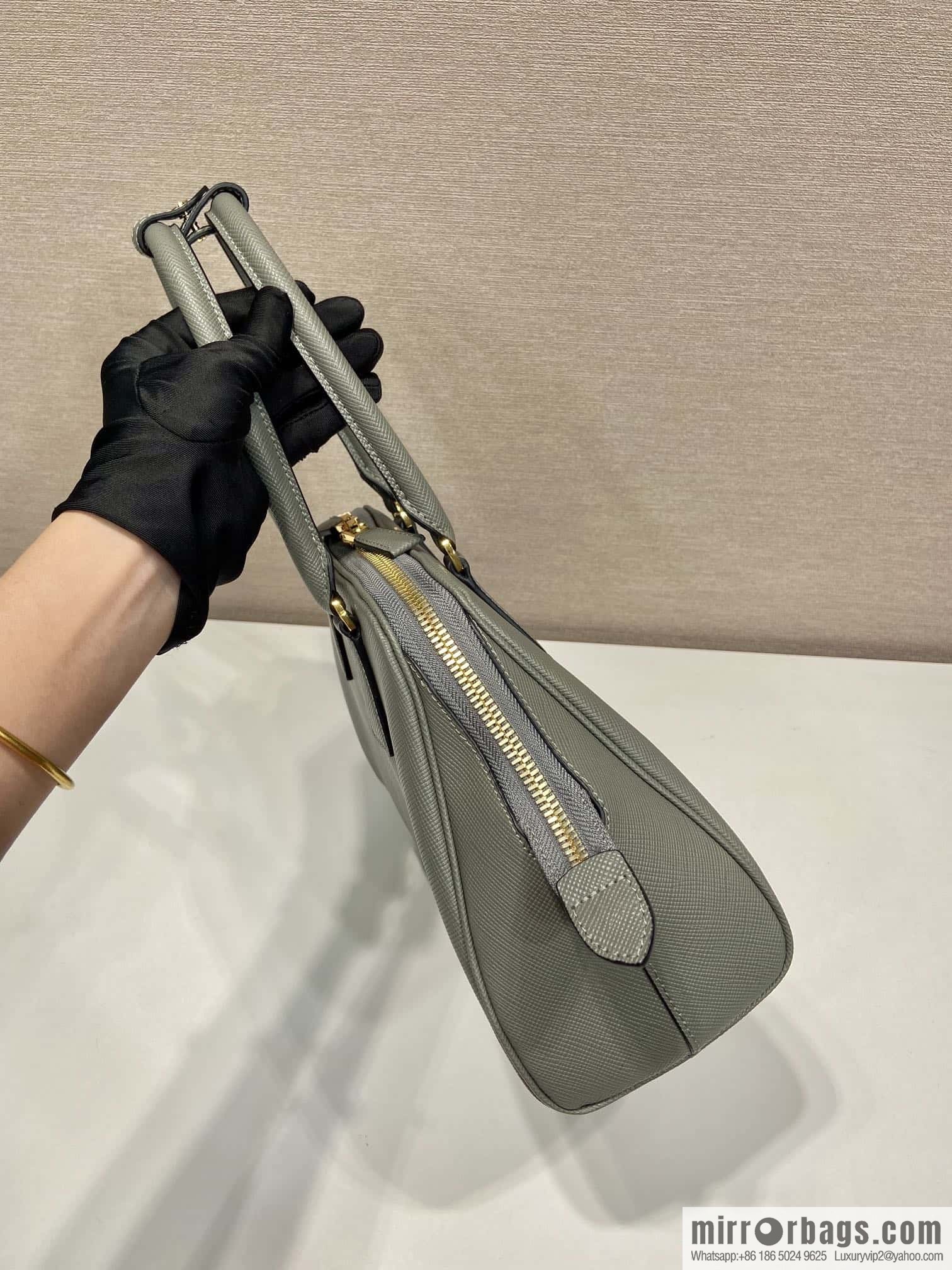 PRADA 🎉 new shell bag 🎉 1BG537 grey