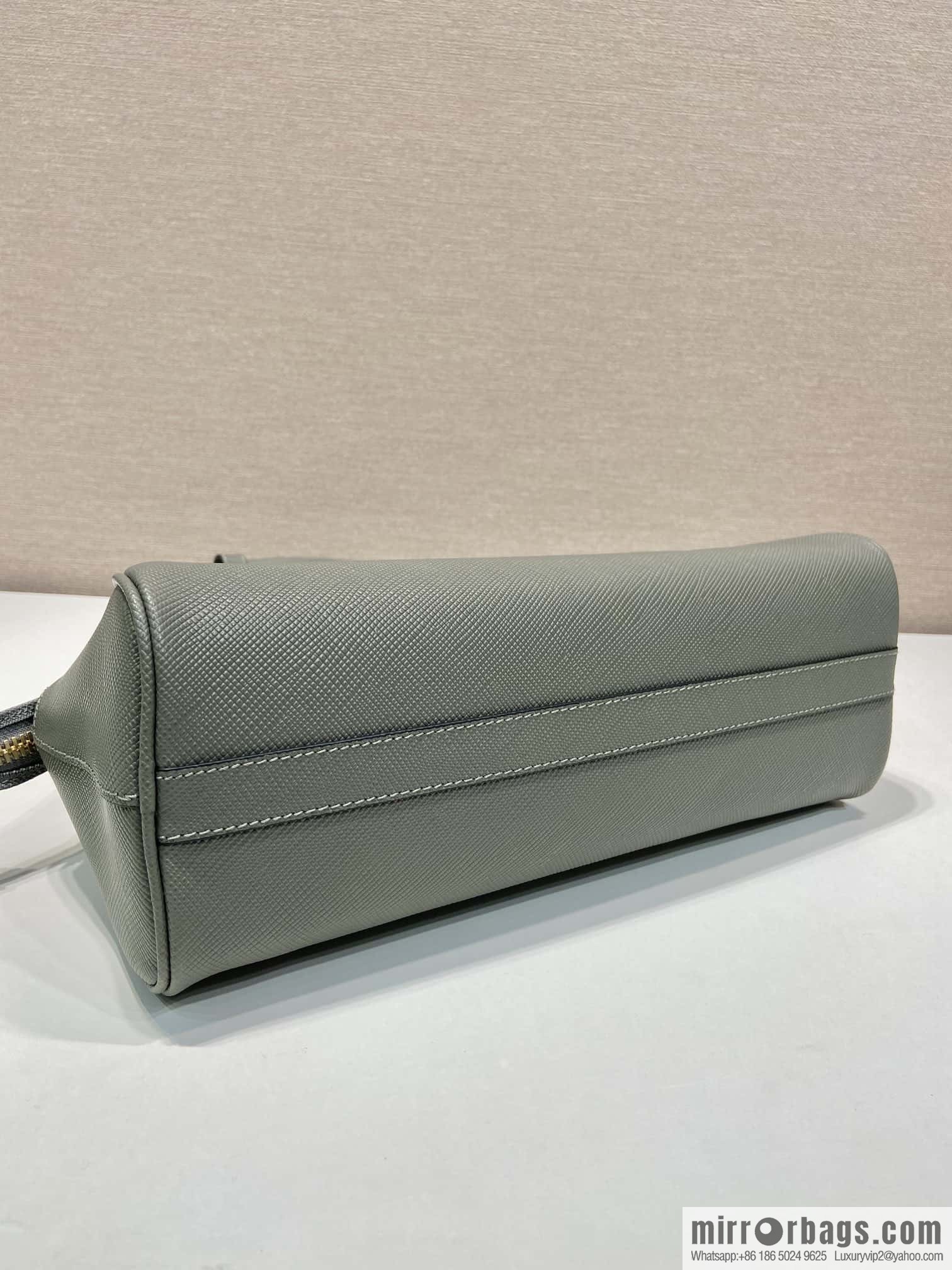 PRADA 🎉 new shell bag 🎉 1BG537 grey