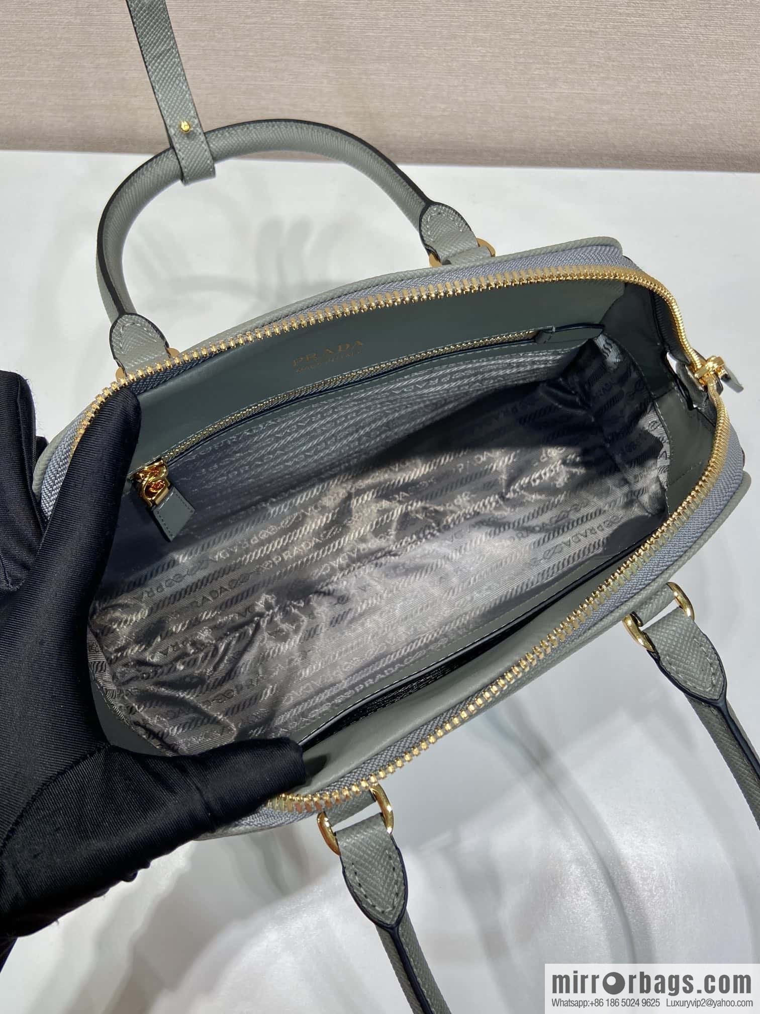 PRADA 🎉 new shell bag 🎉 1BG537 grey