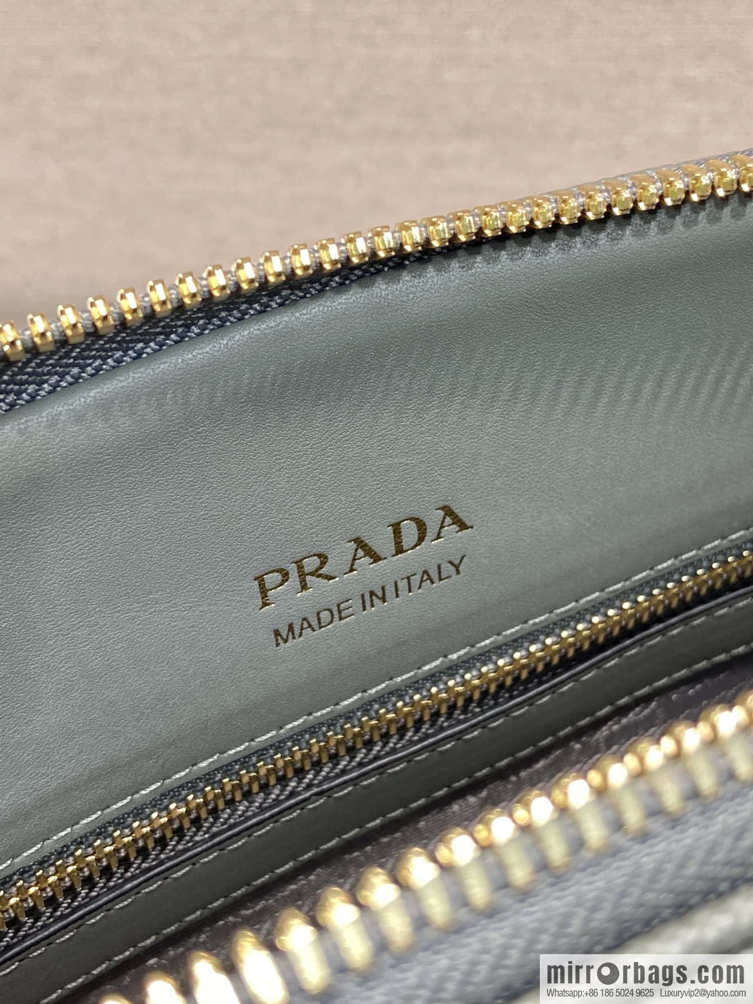 PRADA 🎉 new shell bag 🎉 1BG537 grey