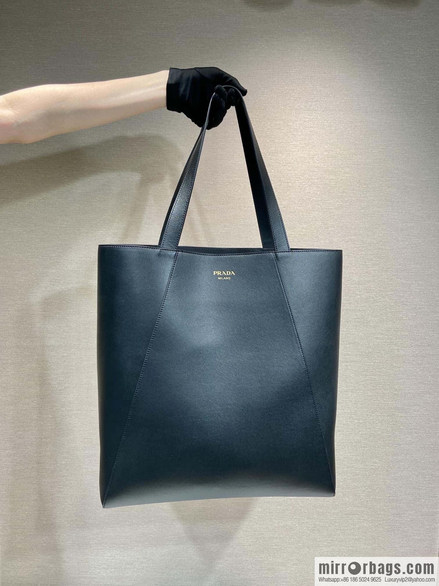 PRADA 🎉 new tote bag 🎉 2VG122 black