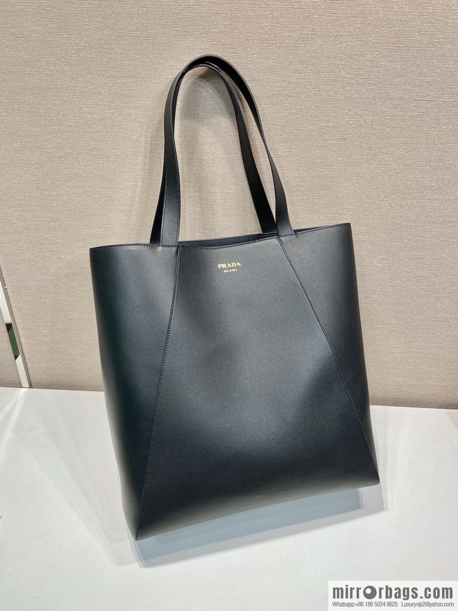 PRADA 🎉 new tote bag 🎉 2VG122 black