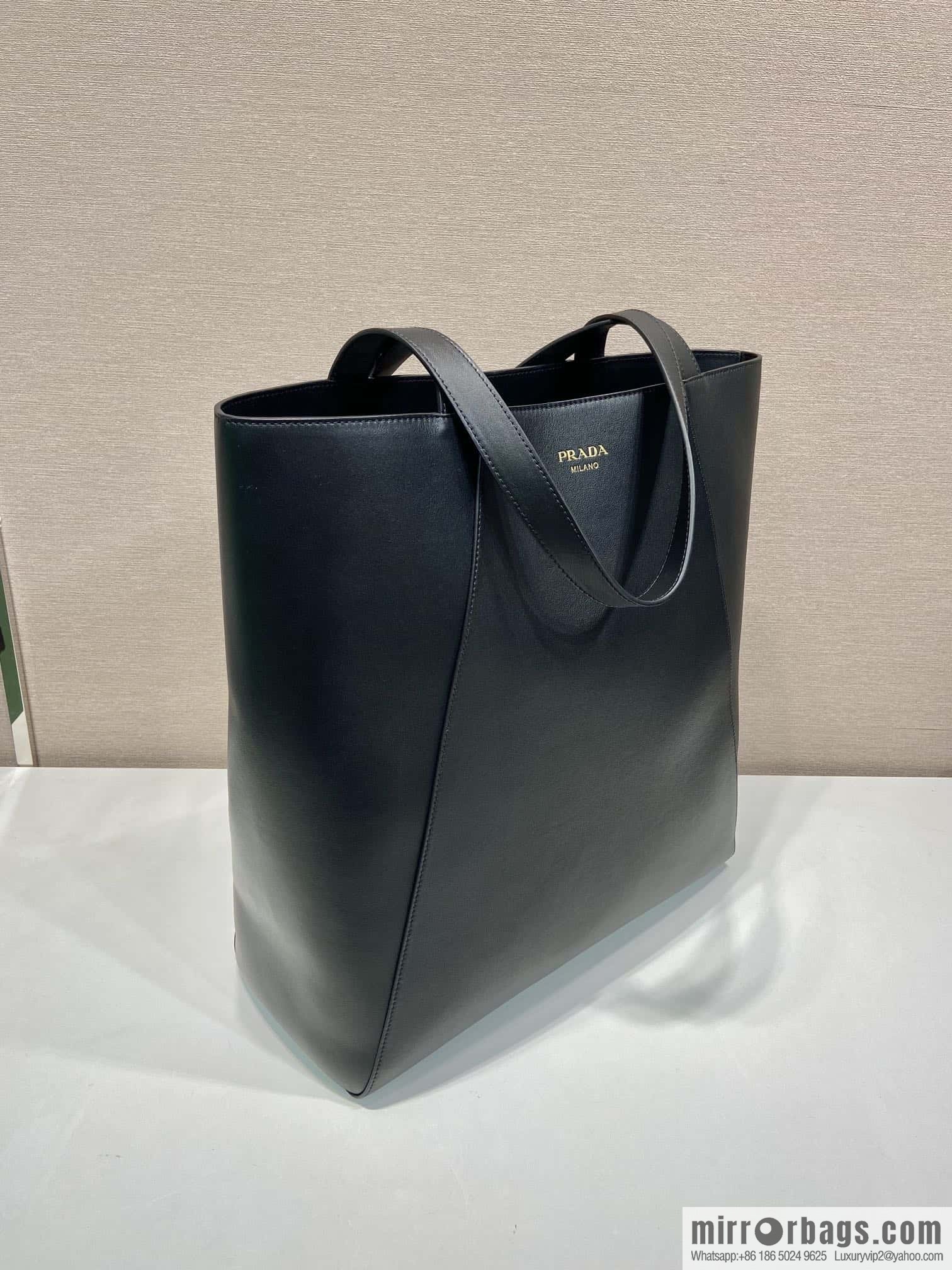 PRADA 🎉 new tote bag 🎉 2VG122 black