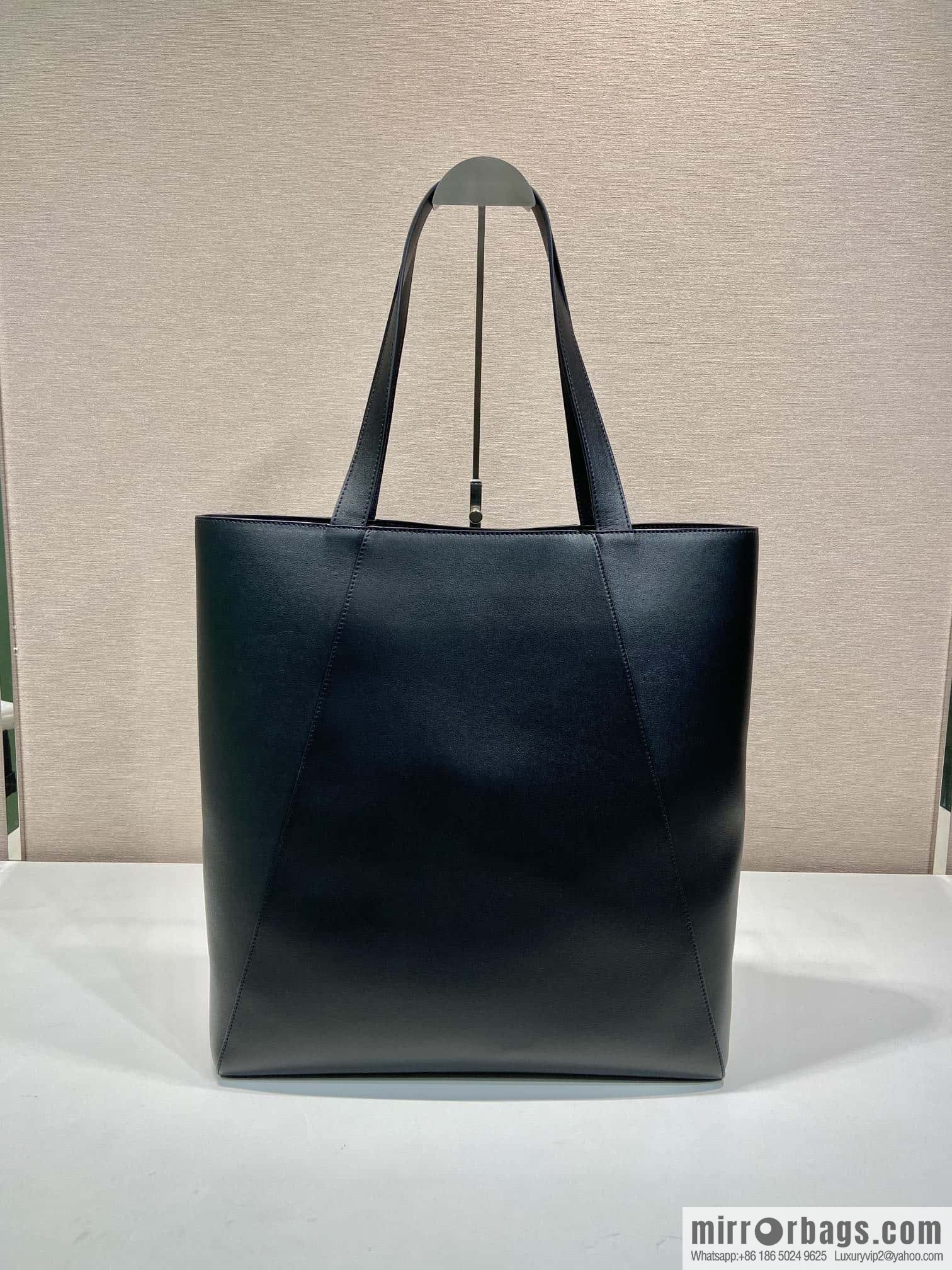 PRADA 🎉 new tote bag 🎉 2VG122 black