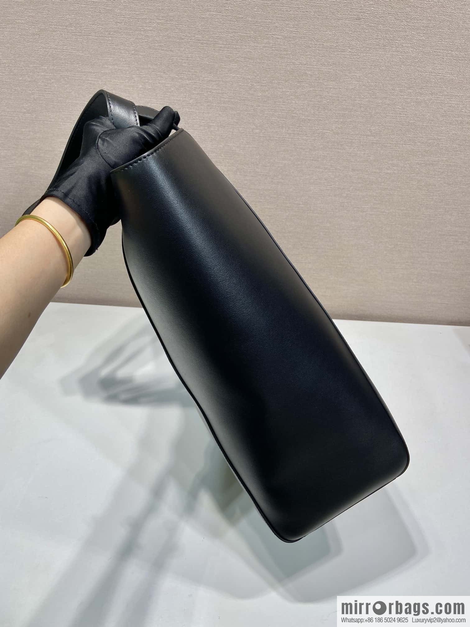 PRADA 🎉 new tote bag 🎉 2VG122 black