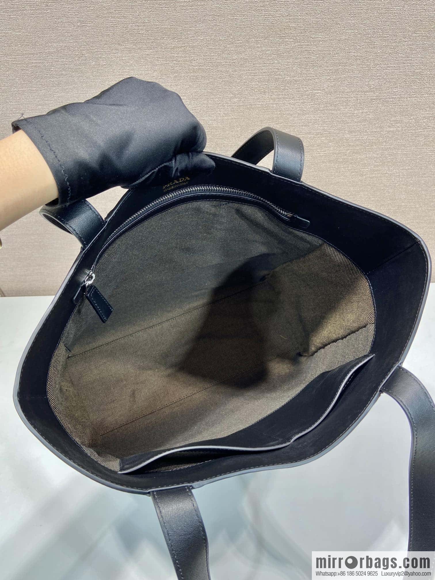 PRADA 🎉 new tote bag 🎉 2VG122 black